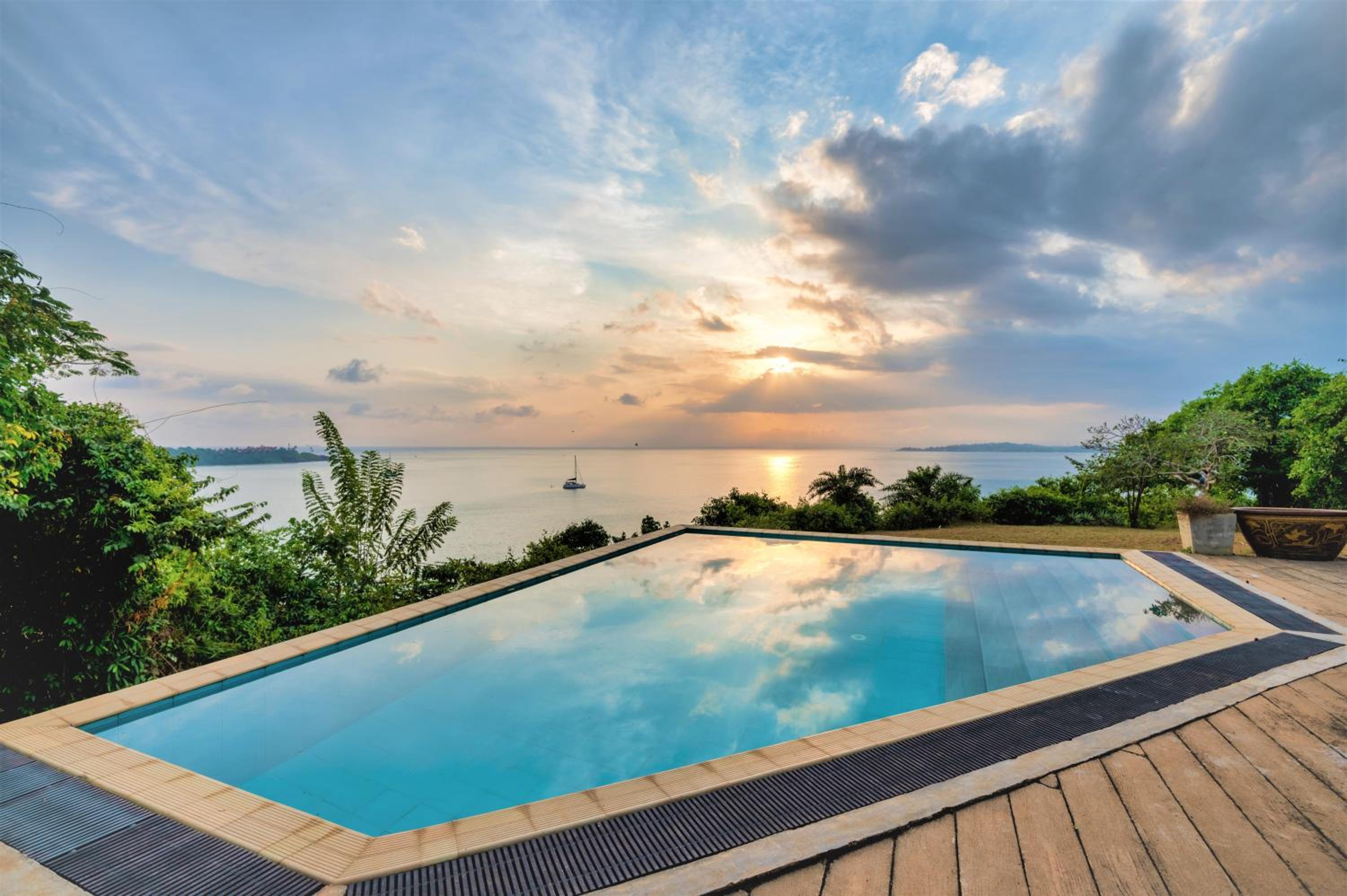 Deluxe Double Room with Sea View - Photo 11