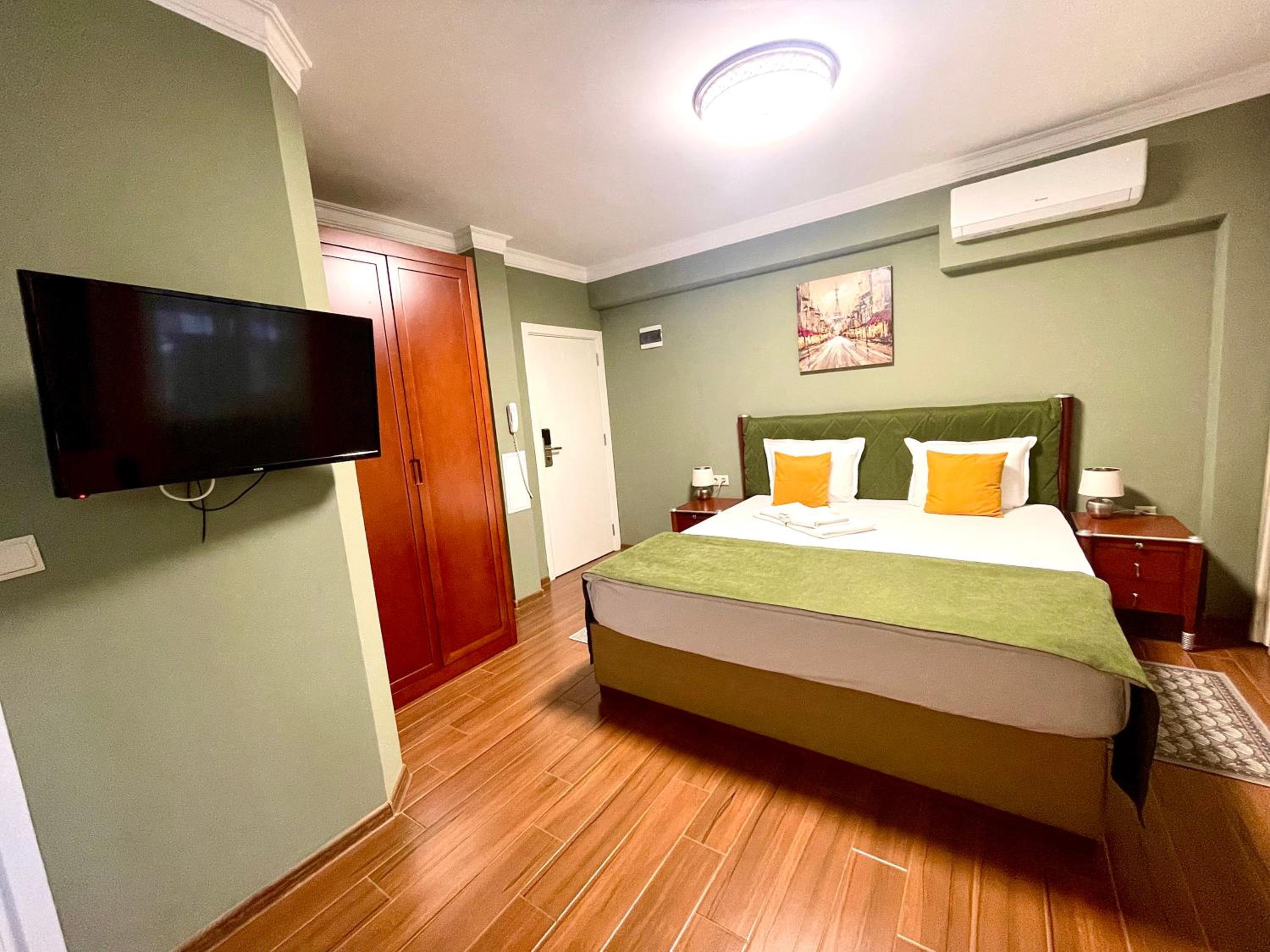 Superior King Room - Photo 13