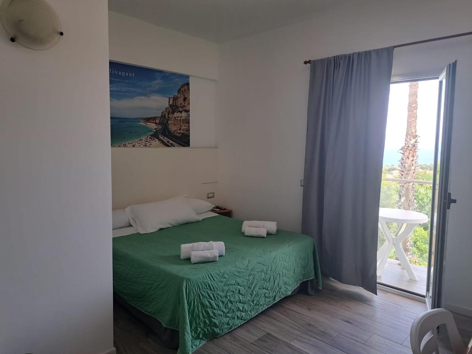 Double or Twin Room - Photo 4