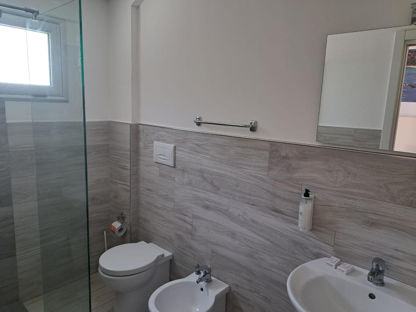 Double or Twin Room - Photo 7