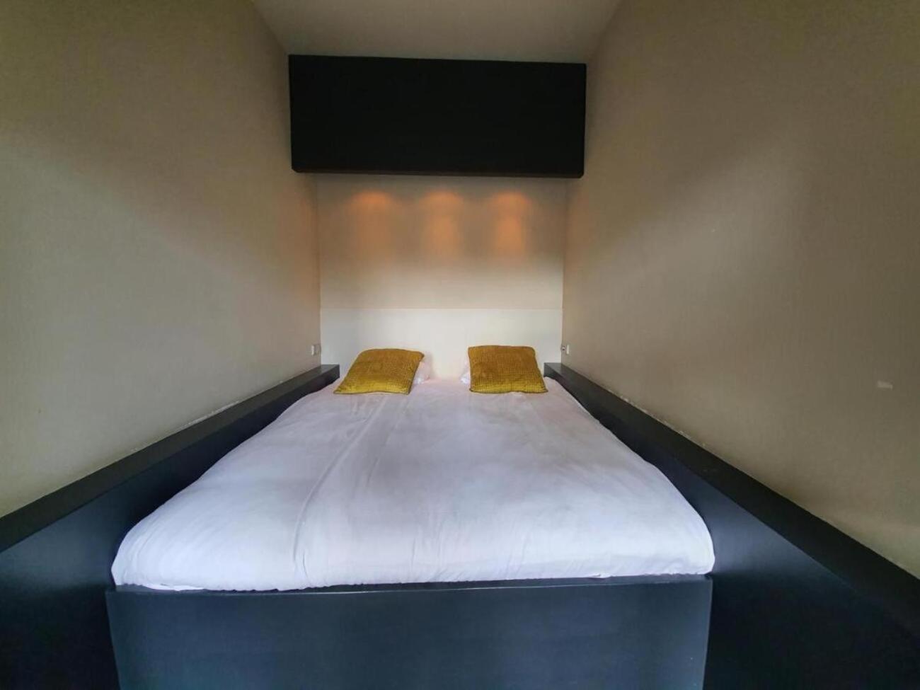 Deluxe Double Room with Bath - Photo 1