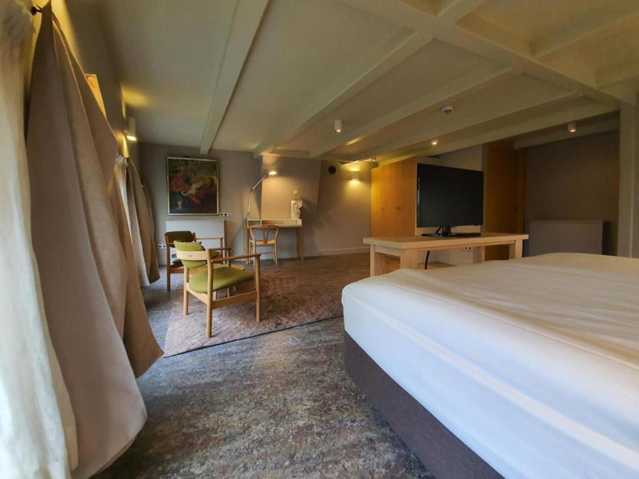 Deluxe Double Room photo 3