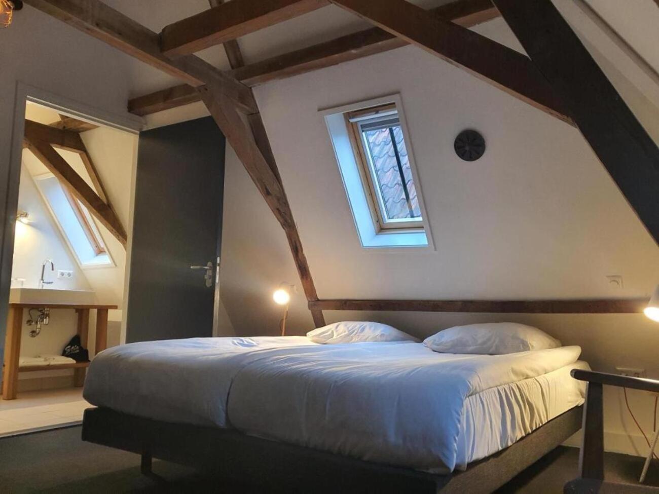 Double or Twin Room with Bathroom - Photo 17