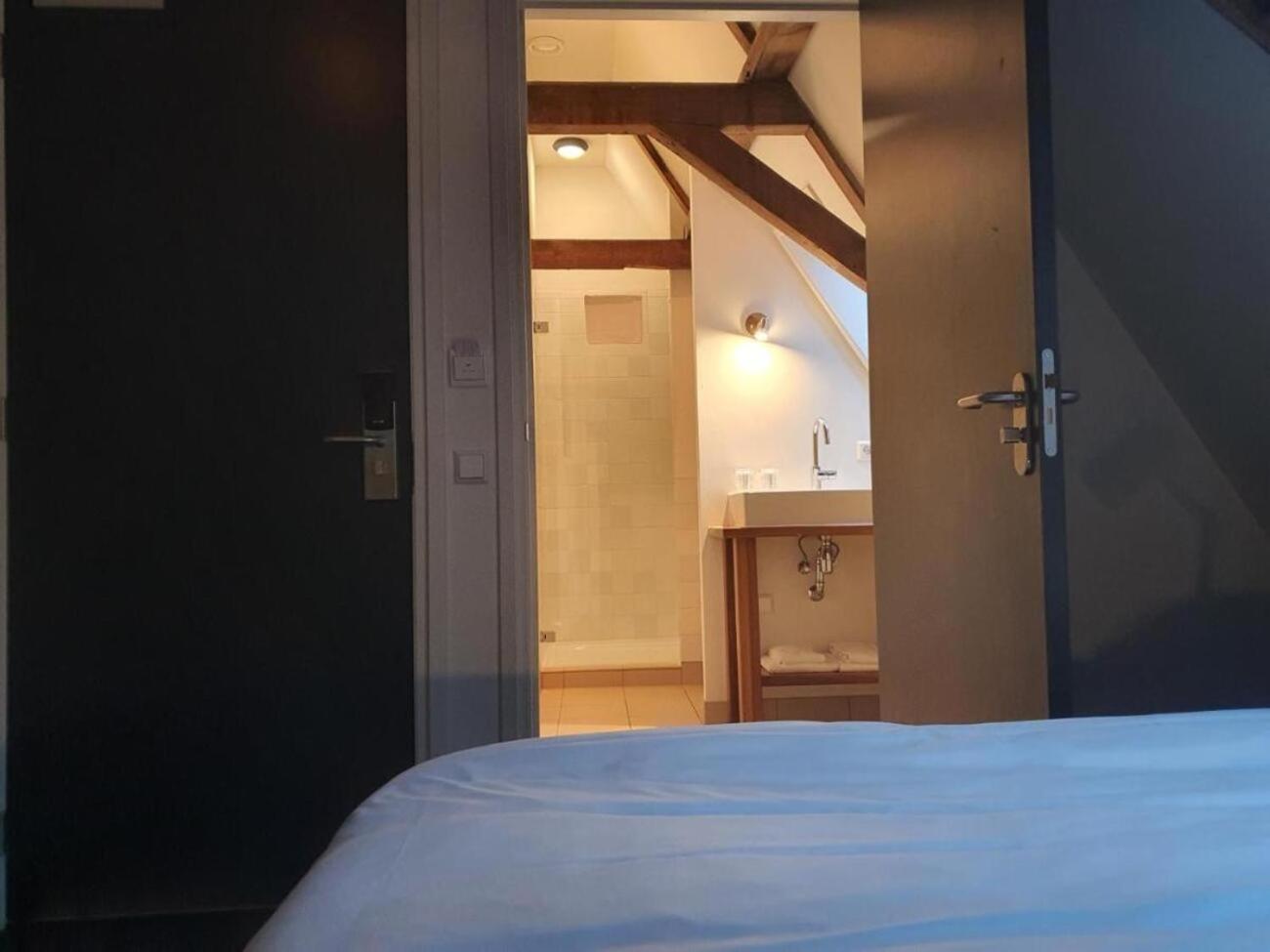 Double or Twin Room with Bathroom - Photo 13