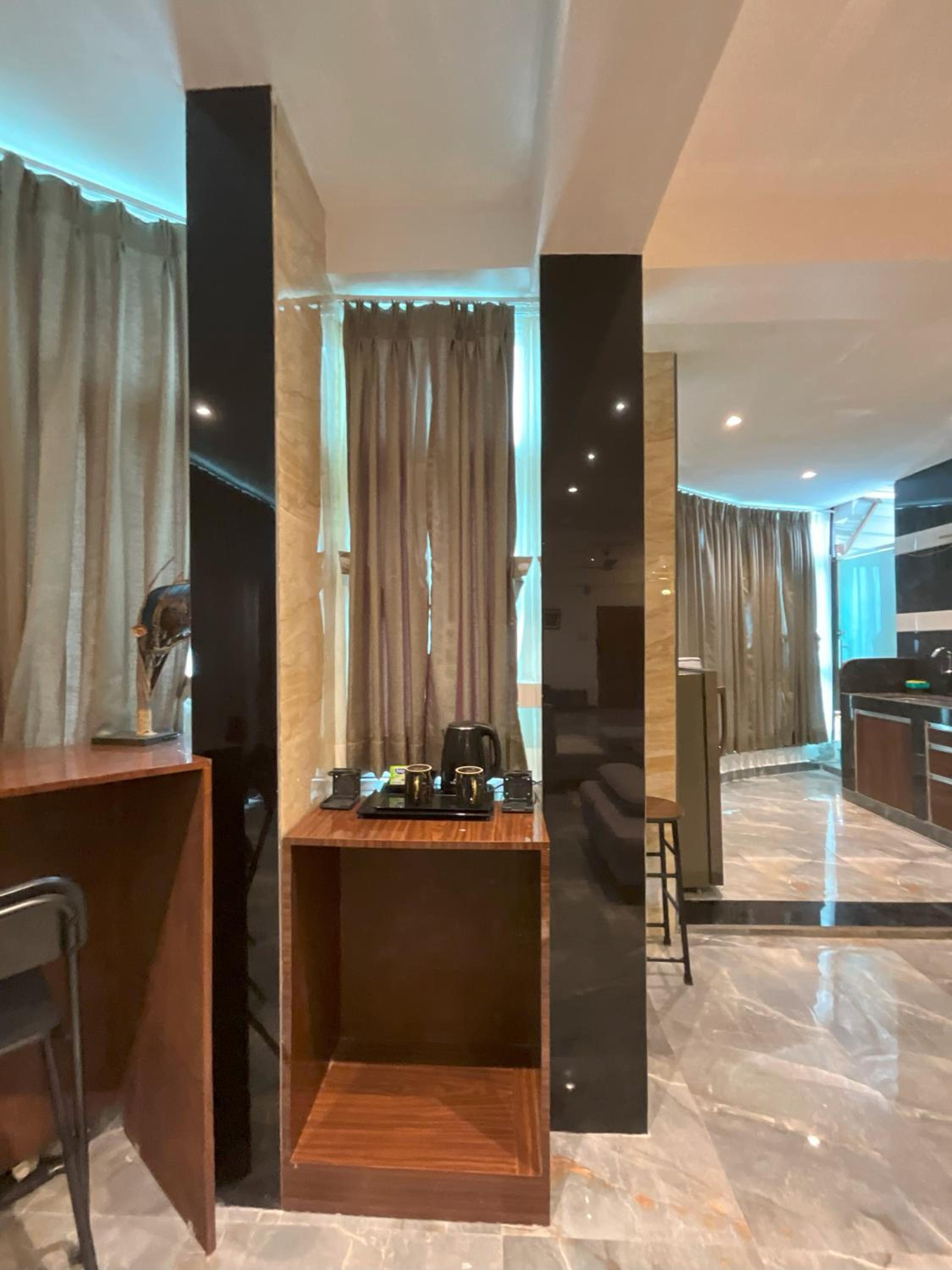 Suite - Photo 15