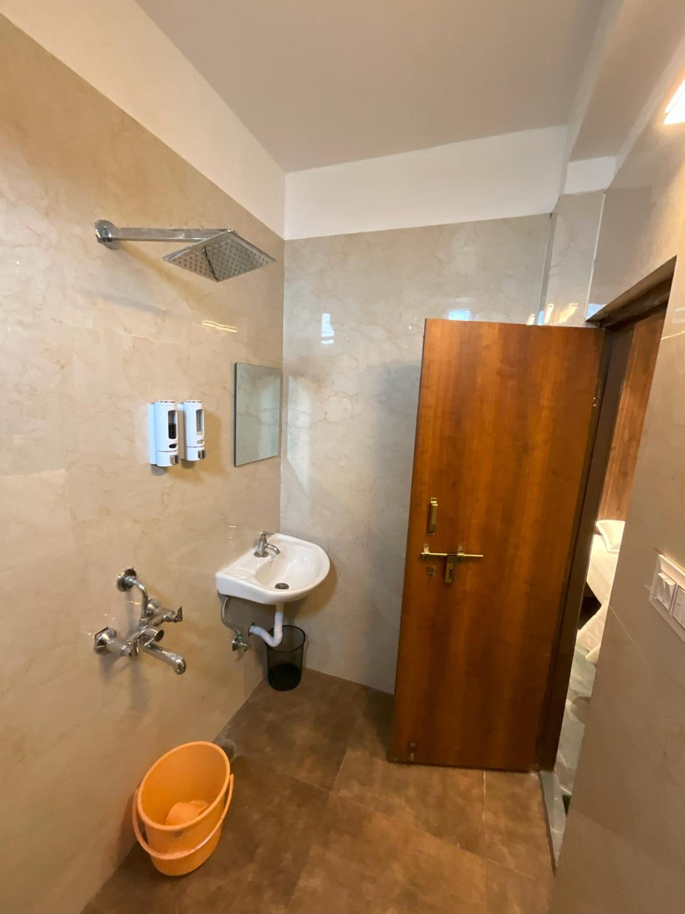 Suite - Photo 9