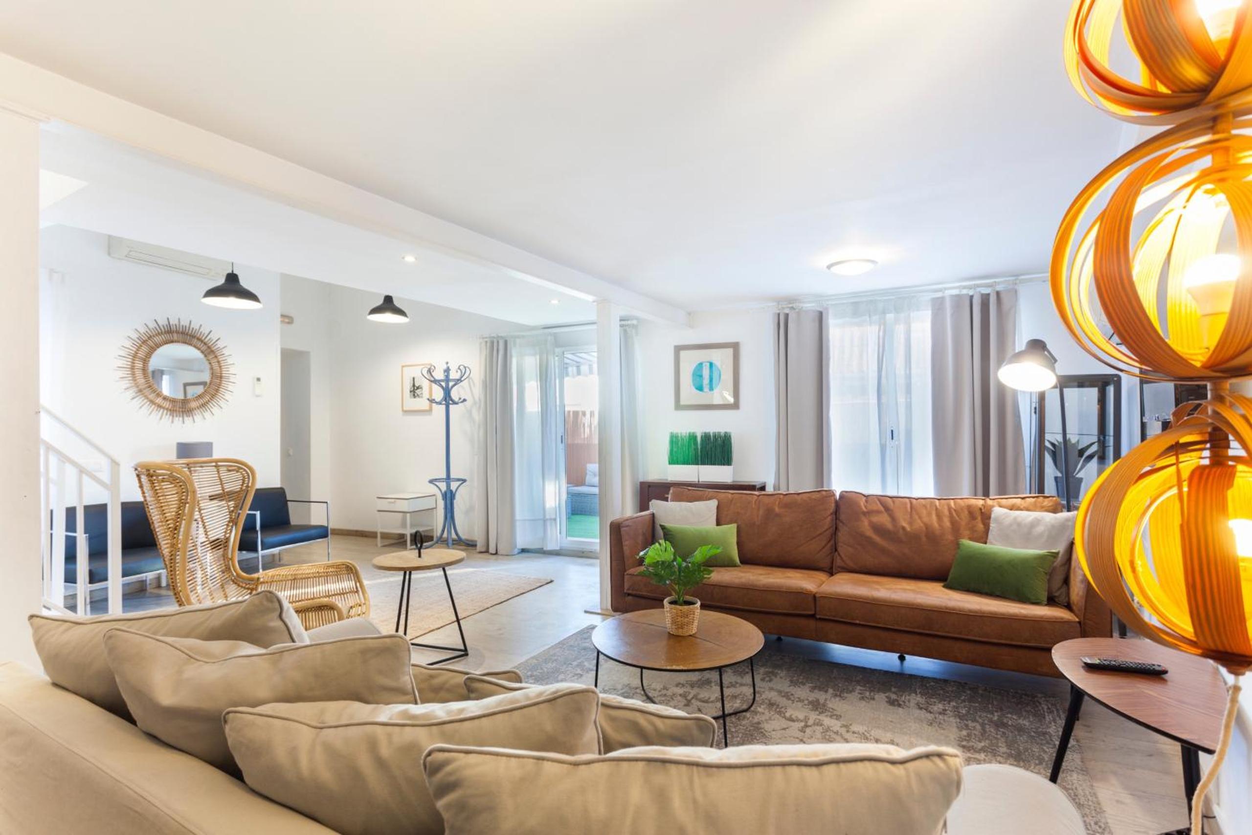 Apartamento de Cuatro Habitaciones con Terraza