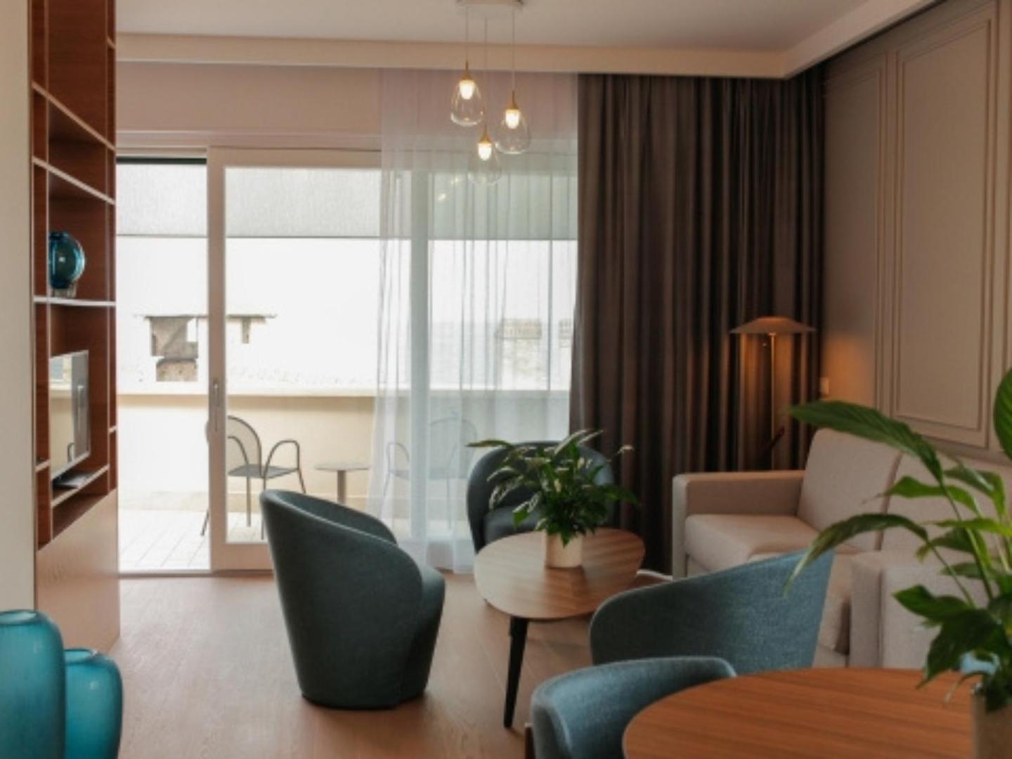 Suite with Lake View - Photo 6