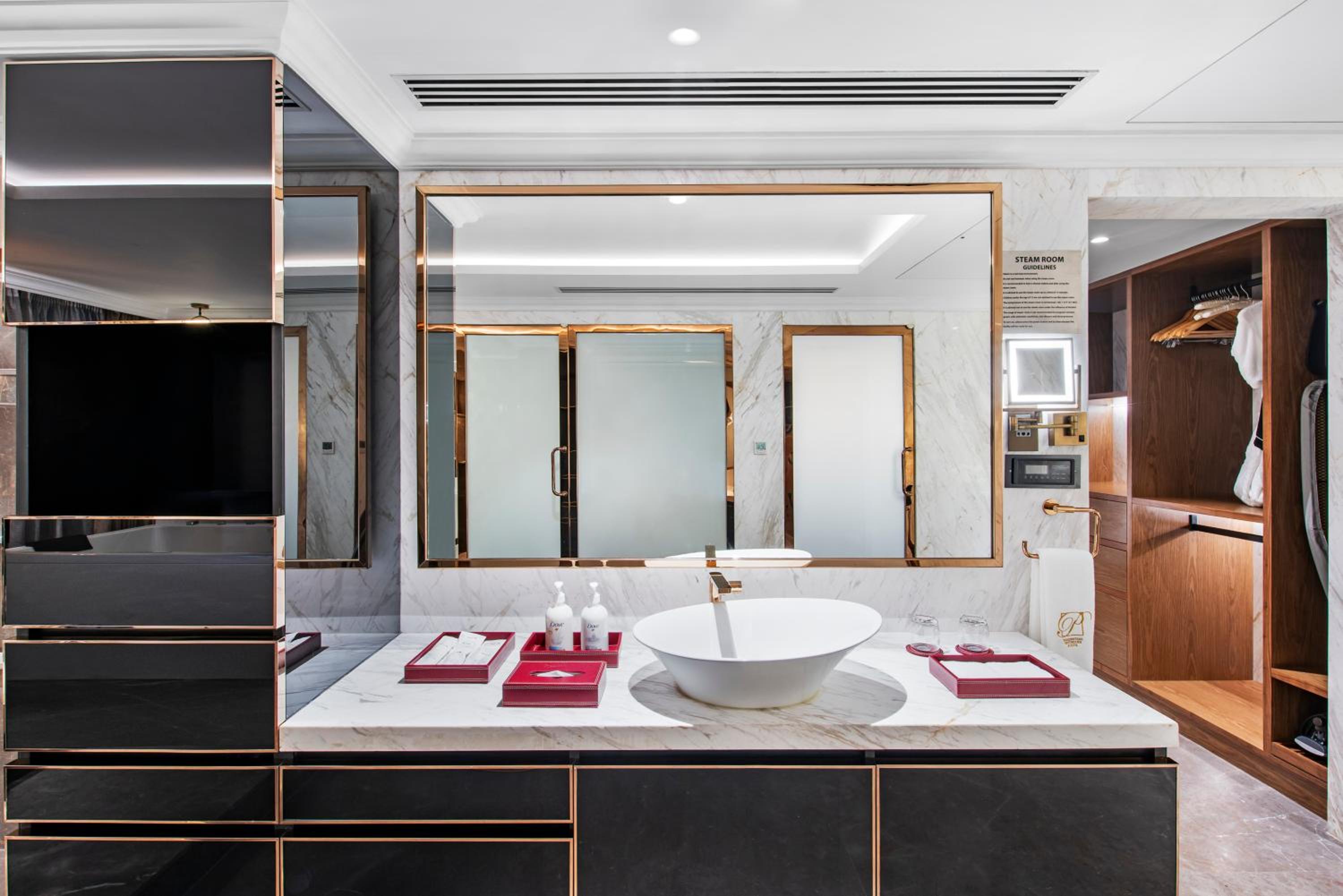 Presidential PentHouse Suite with Airport Transfers and Club Lounge access
