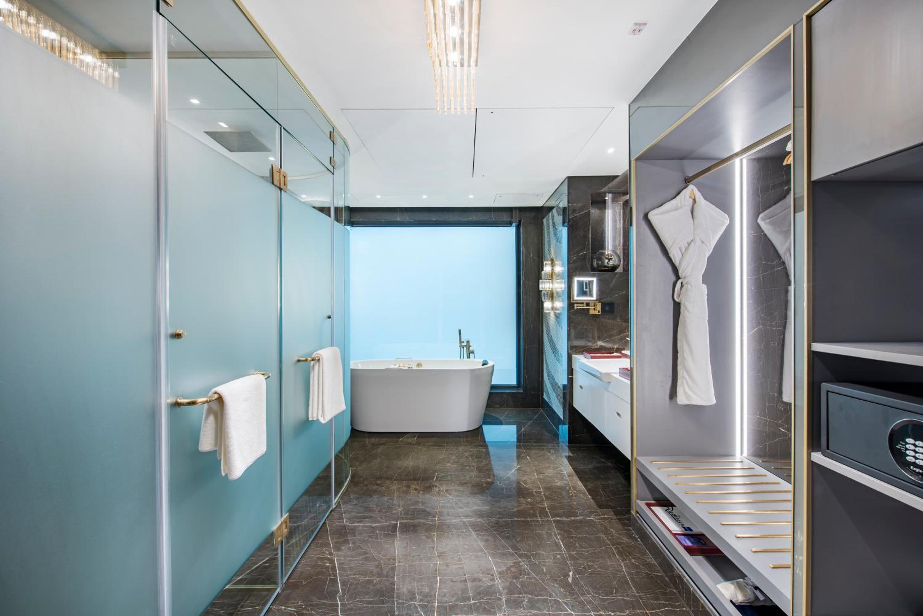 Junior Suite with Airport Transfers and Club Lounge access Junior Suite with Airport Transfers and Club Lounge access