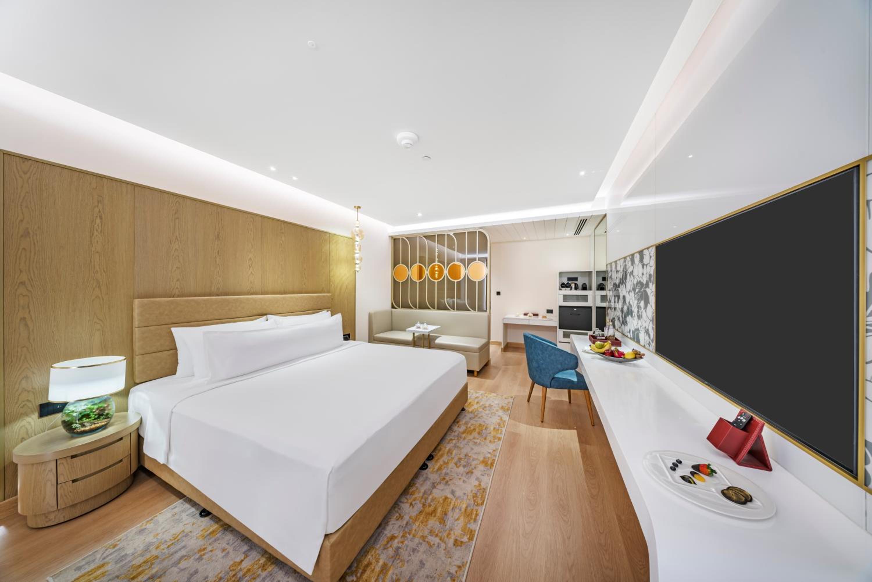 Junior Suite with Airport Transfers and Club Lounge access Junior Suite with Airport Transfers and Club Lounge access