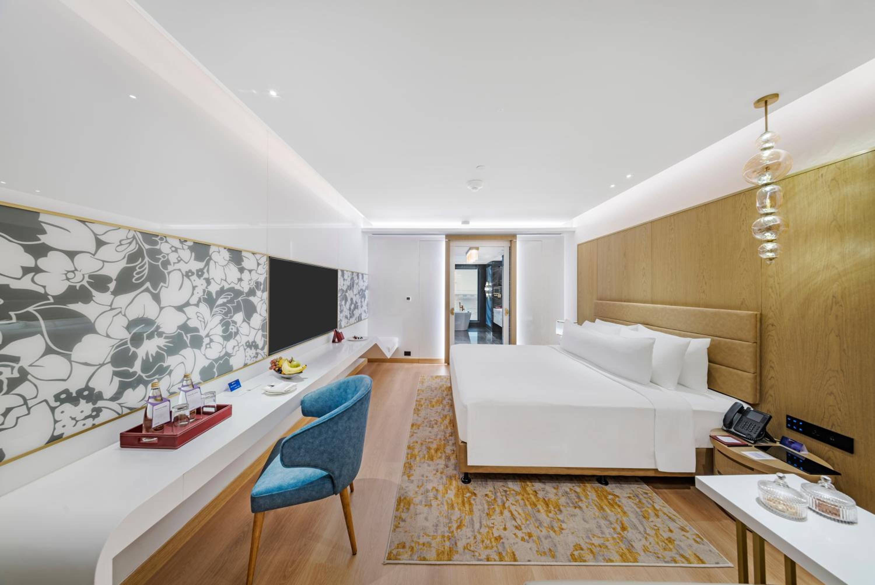 Junior Suite with Airport Transfers and Club Lounge access Junior Suite with Airport Transfers and Club Lounge access