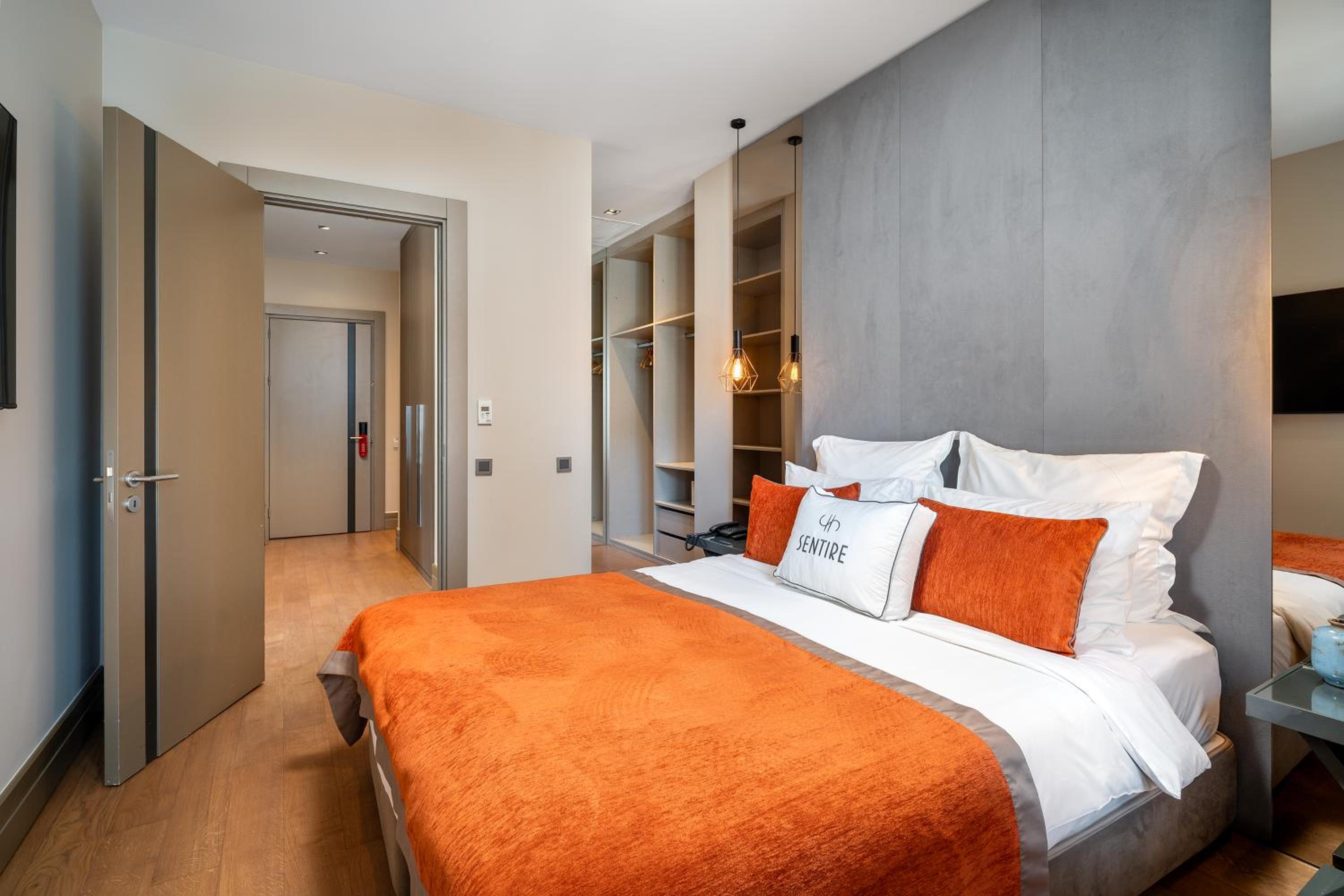 Corner Suite photo 3