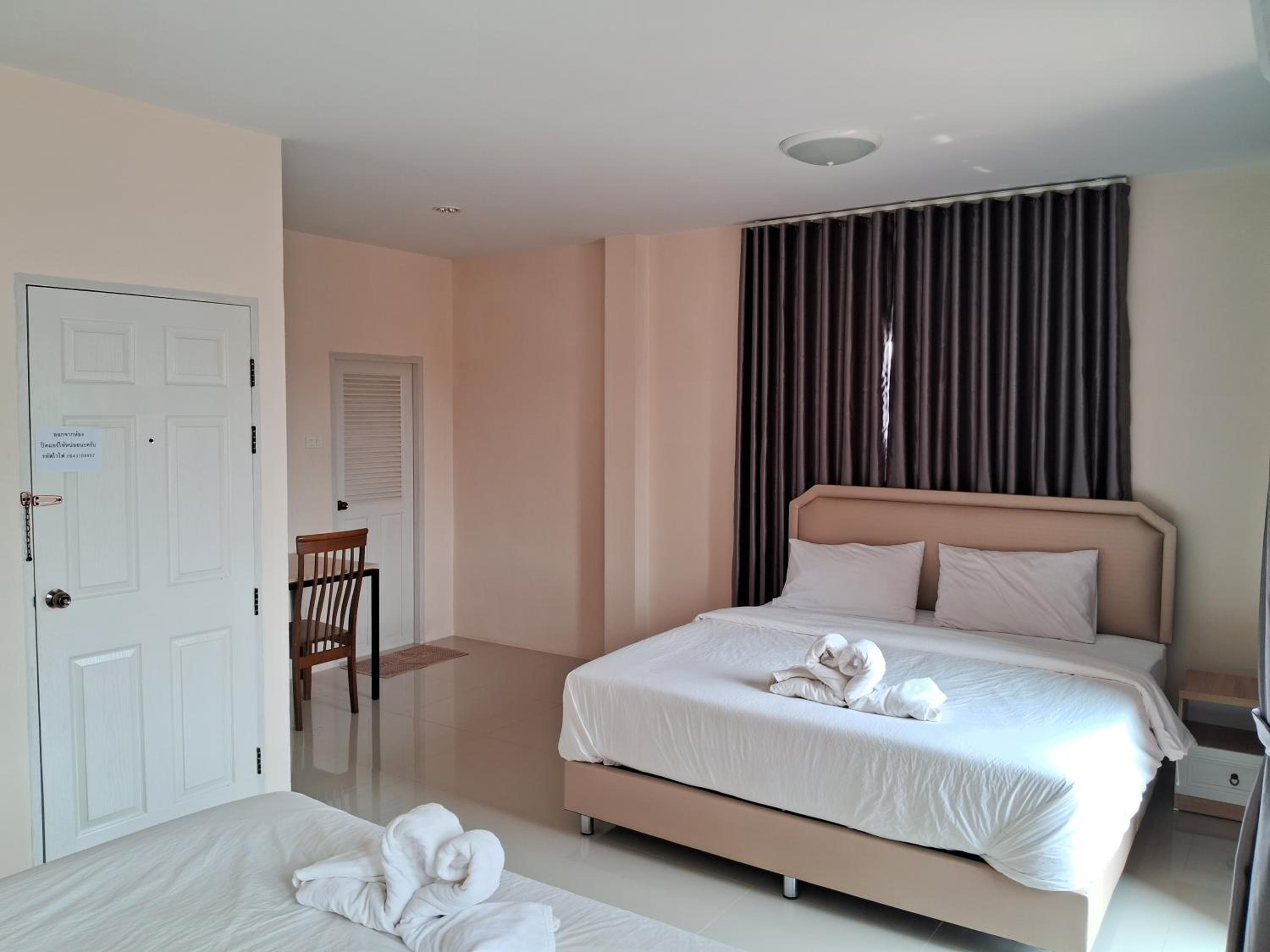 King Room with Two King Beds - Photo 4