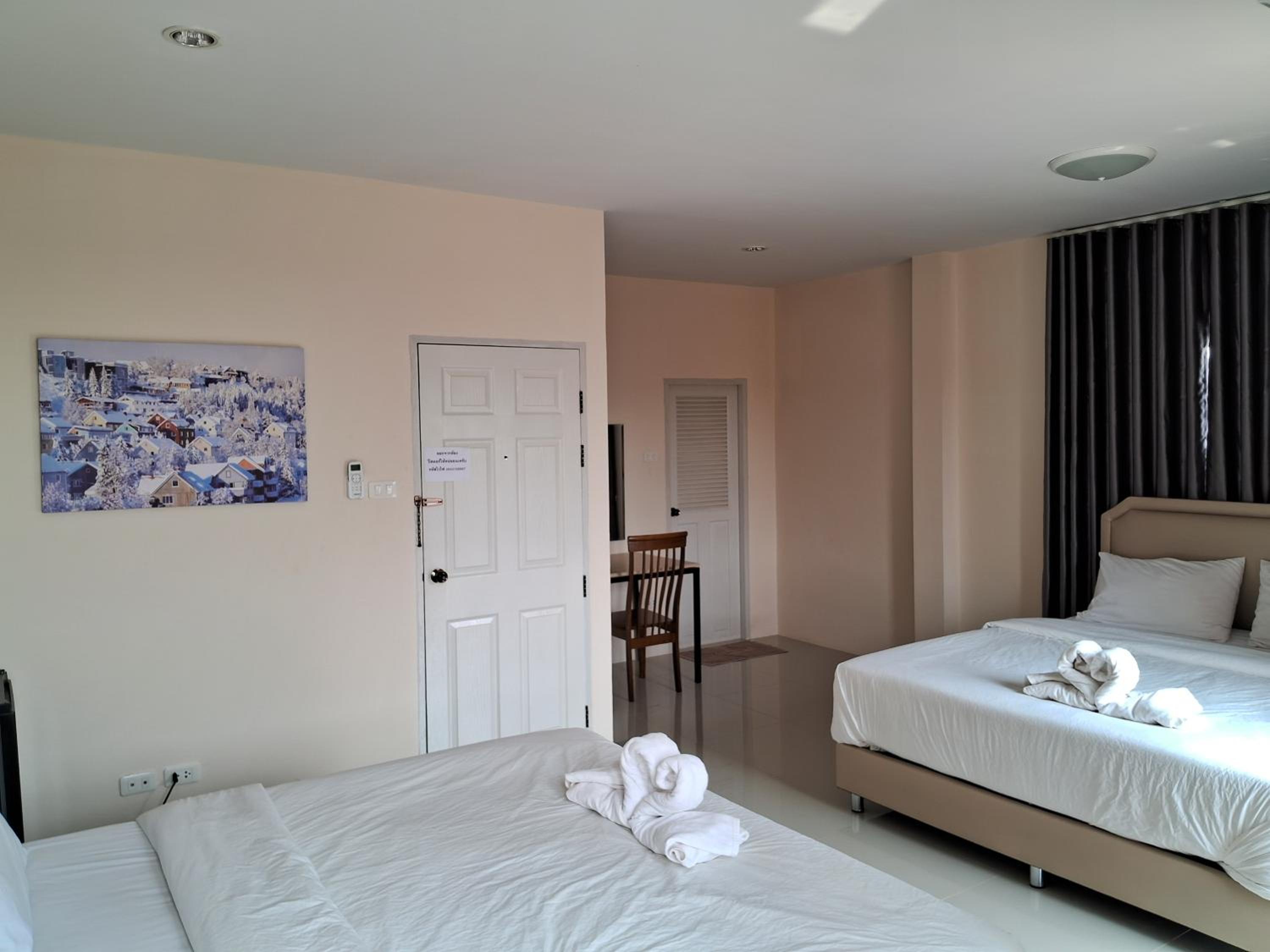 King Room with Two King Beds - Photo 3