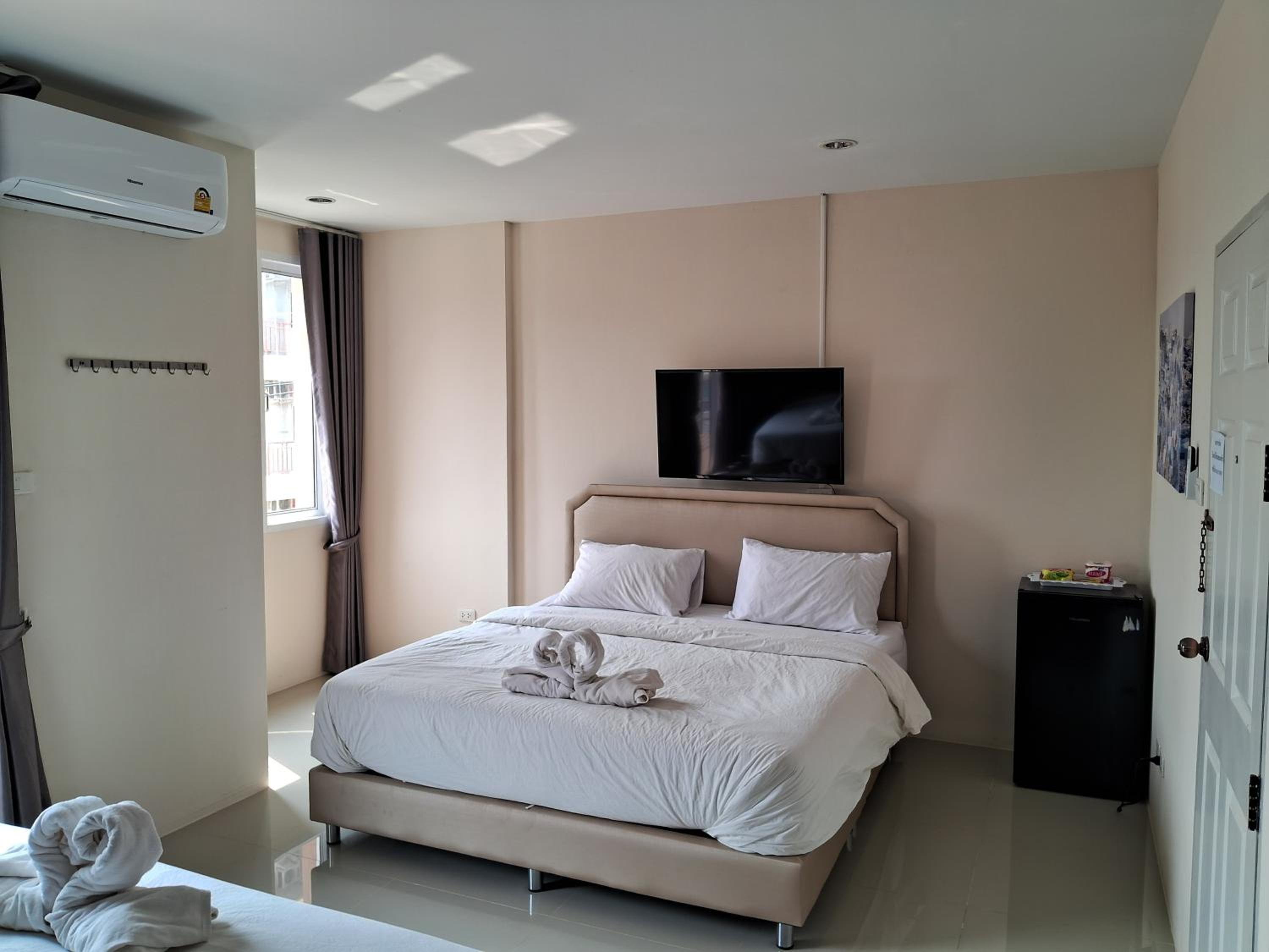 King Room with Two King Beds - Photo 2