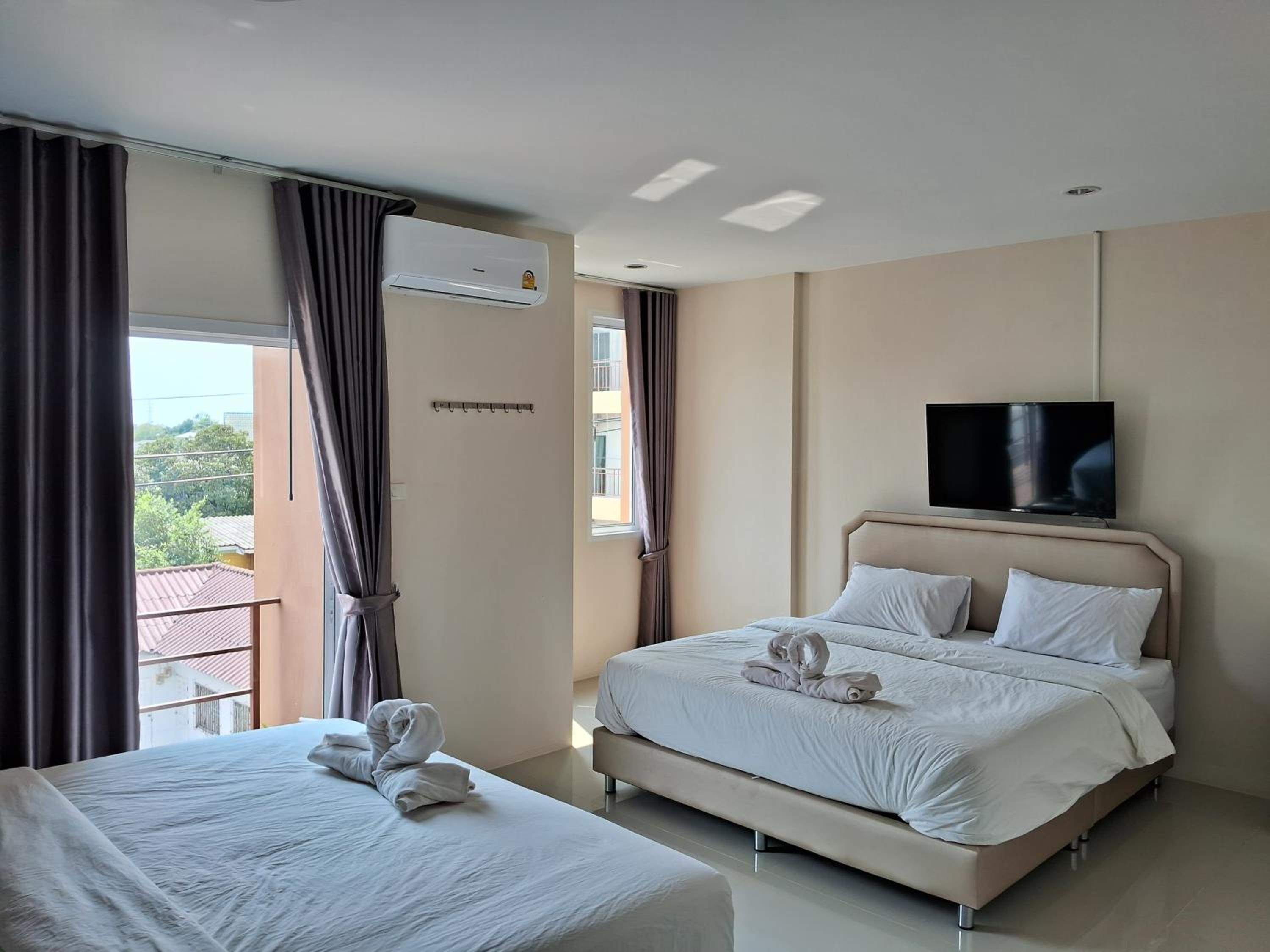 King Room with Two King Beds - Photo 1