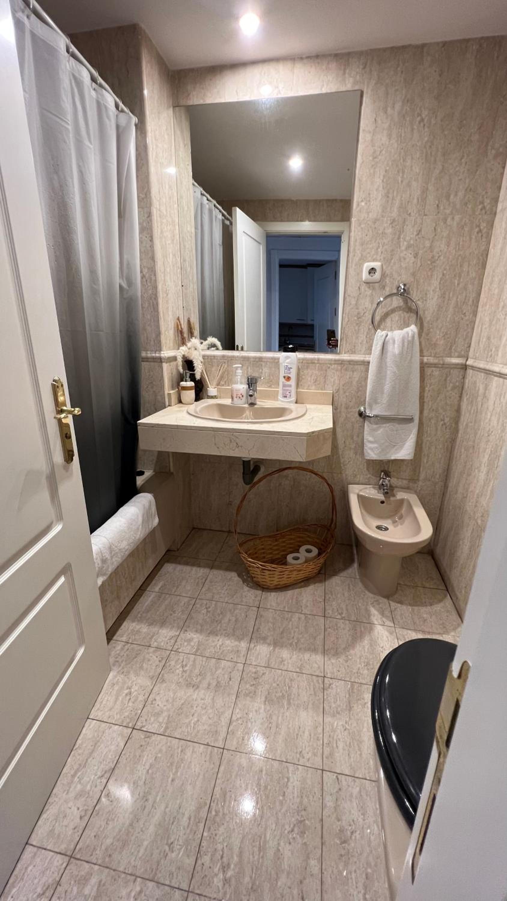 One-Bedroom Apartment - Photo 13