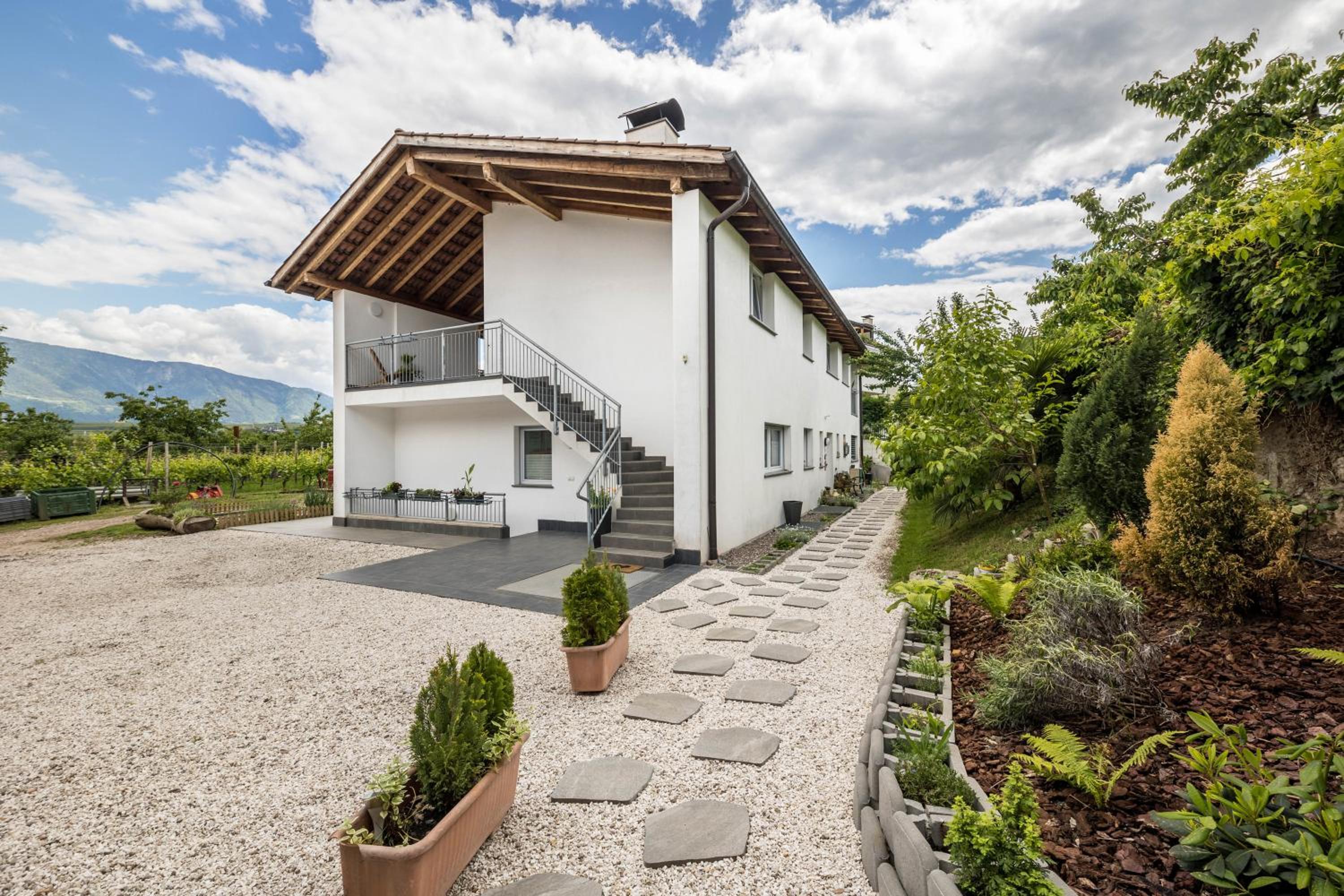 Two-Bedroom Deluxe Apartment with Garden View photo 3