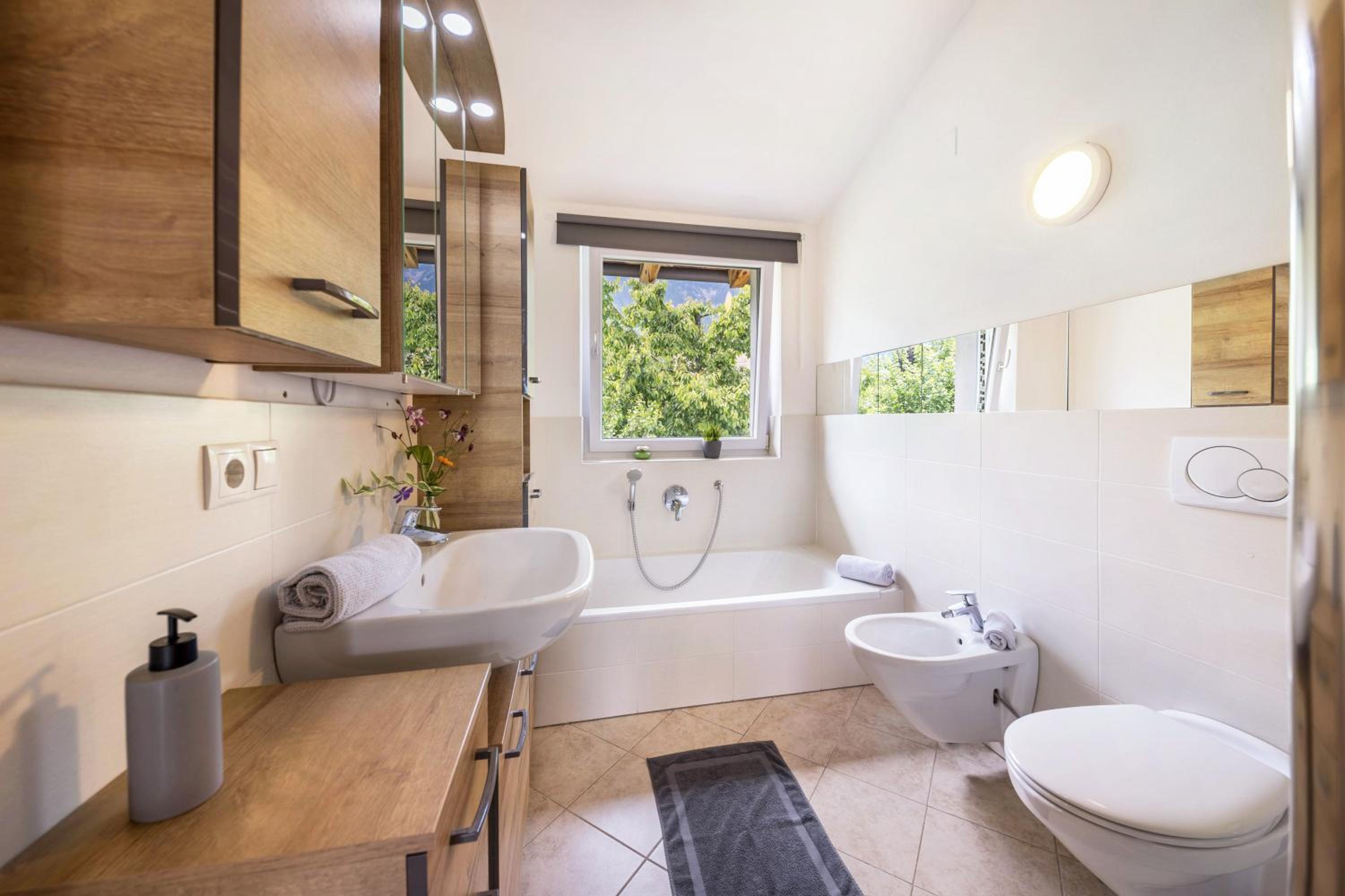 Two-Bedroom Deluxe Apartment with Garden View photo 2