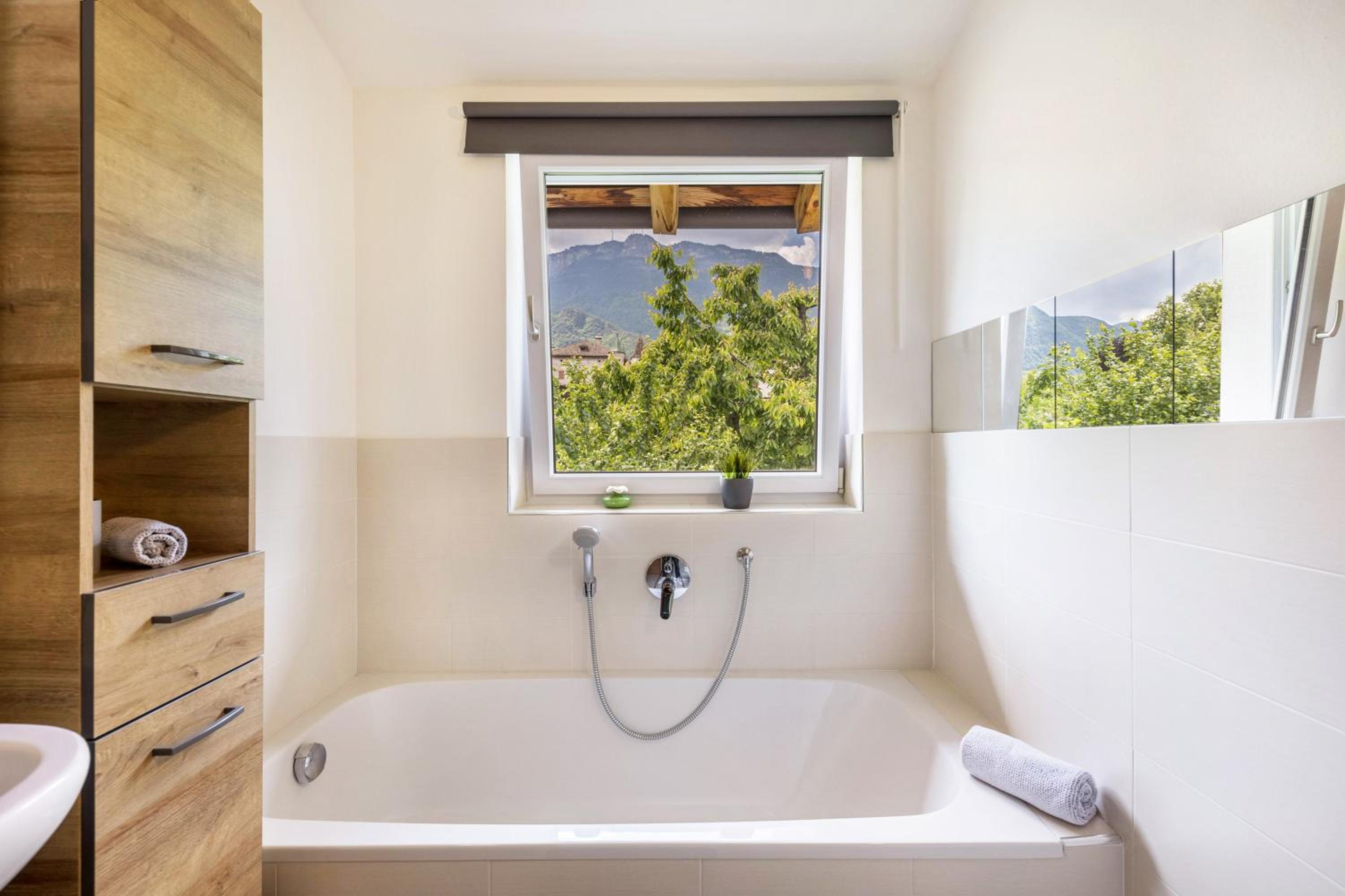 Two-Bedroom Deluxe Apartment with Garden View photo 3