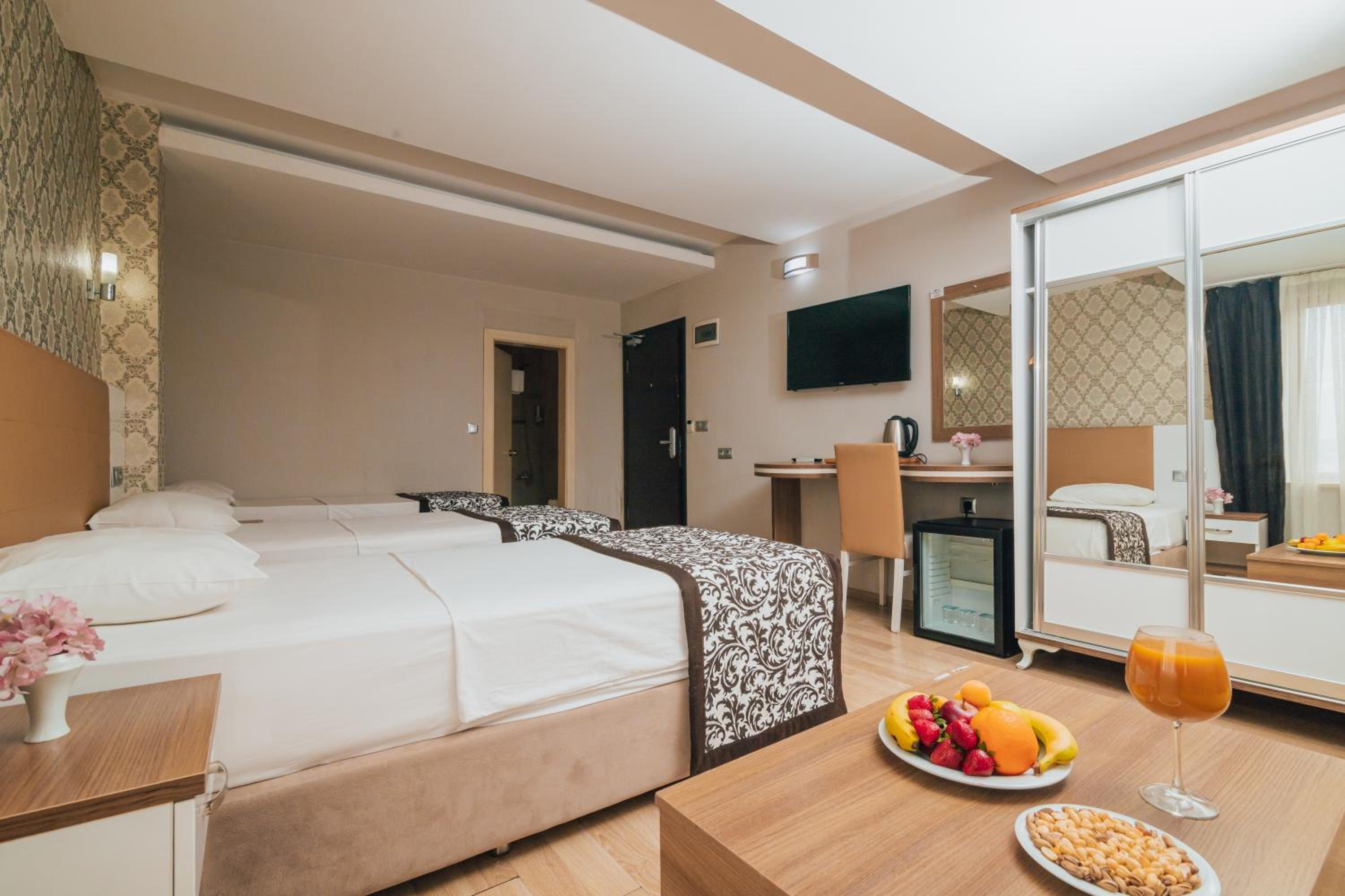Standard Triple Room photo 2