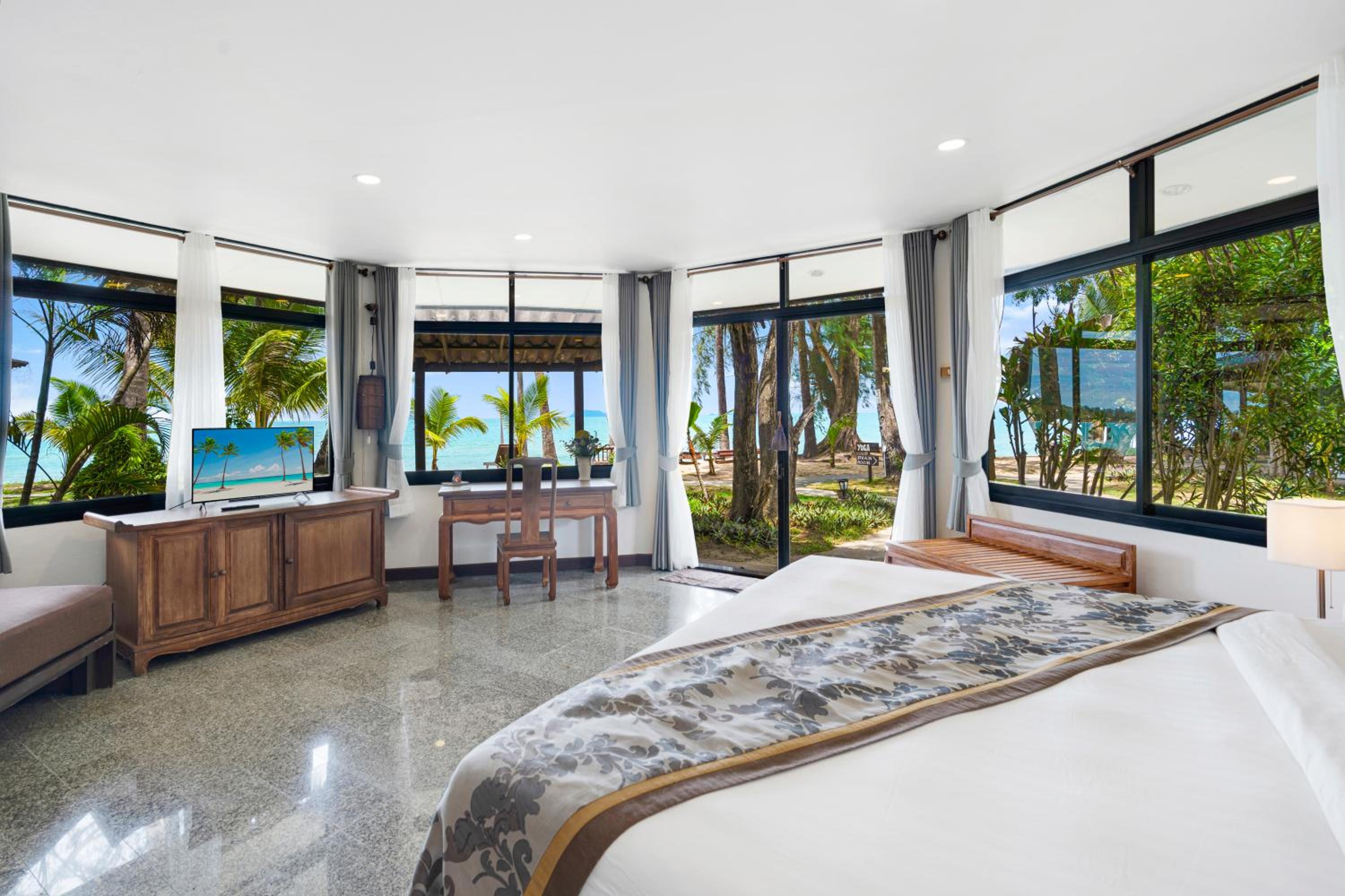 Deluxe Beach Front Bungalow