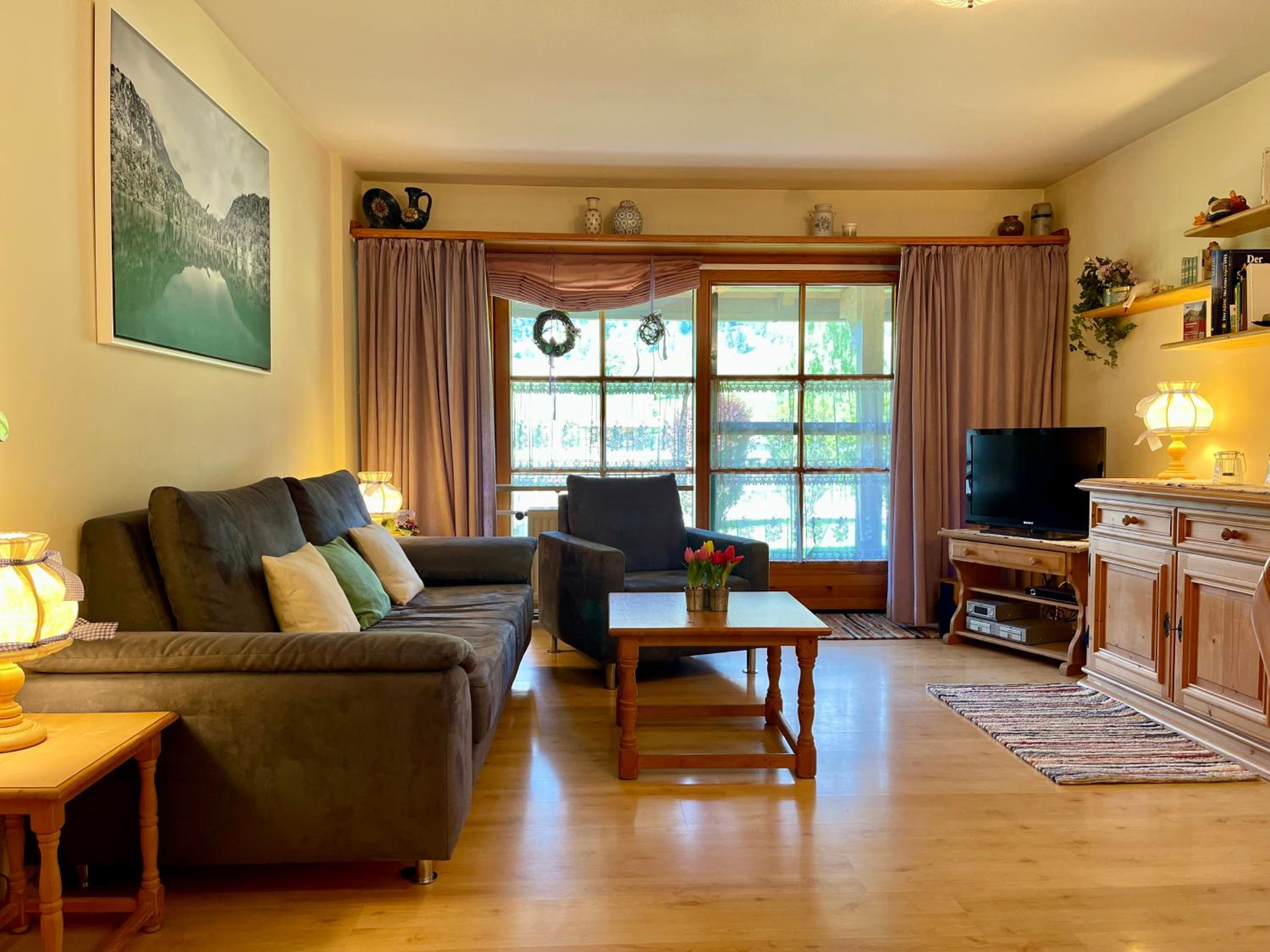 One-Bedroom Apartment photo 1