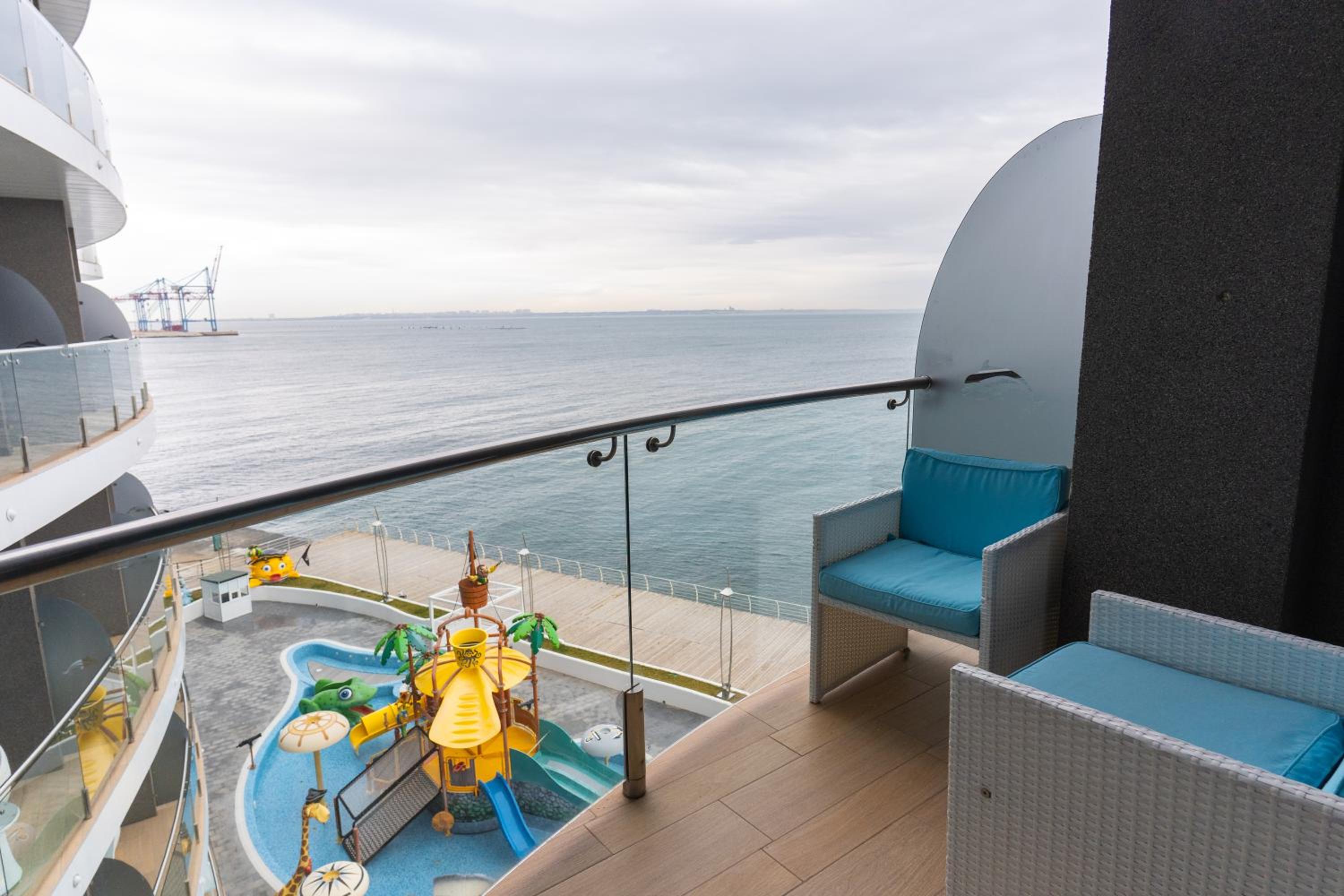 Suite, Sea View