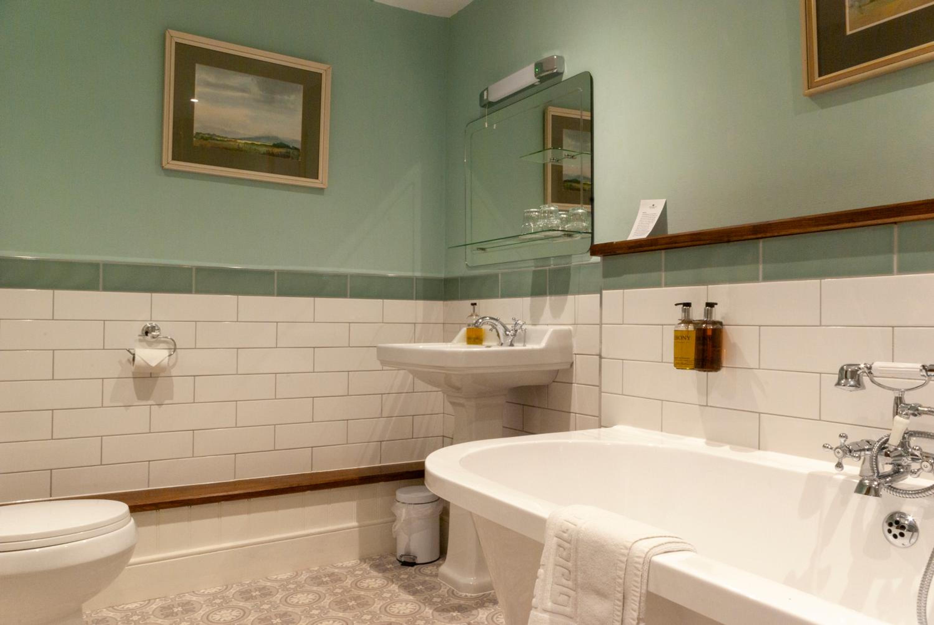 Deluxe King Suite - Photo 3