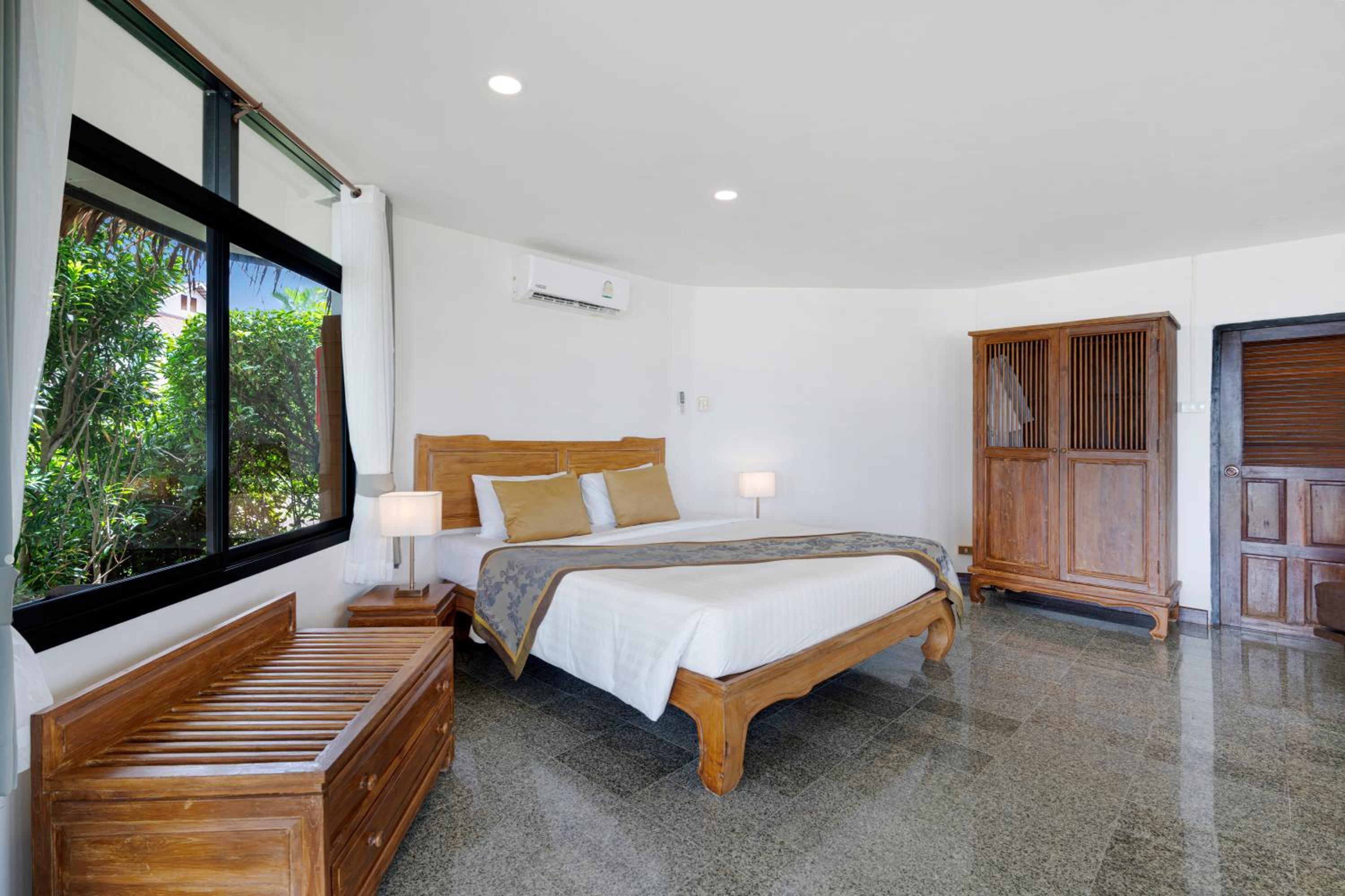 Deluxe Bungalow