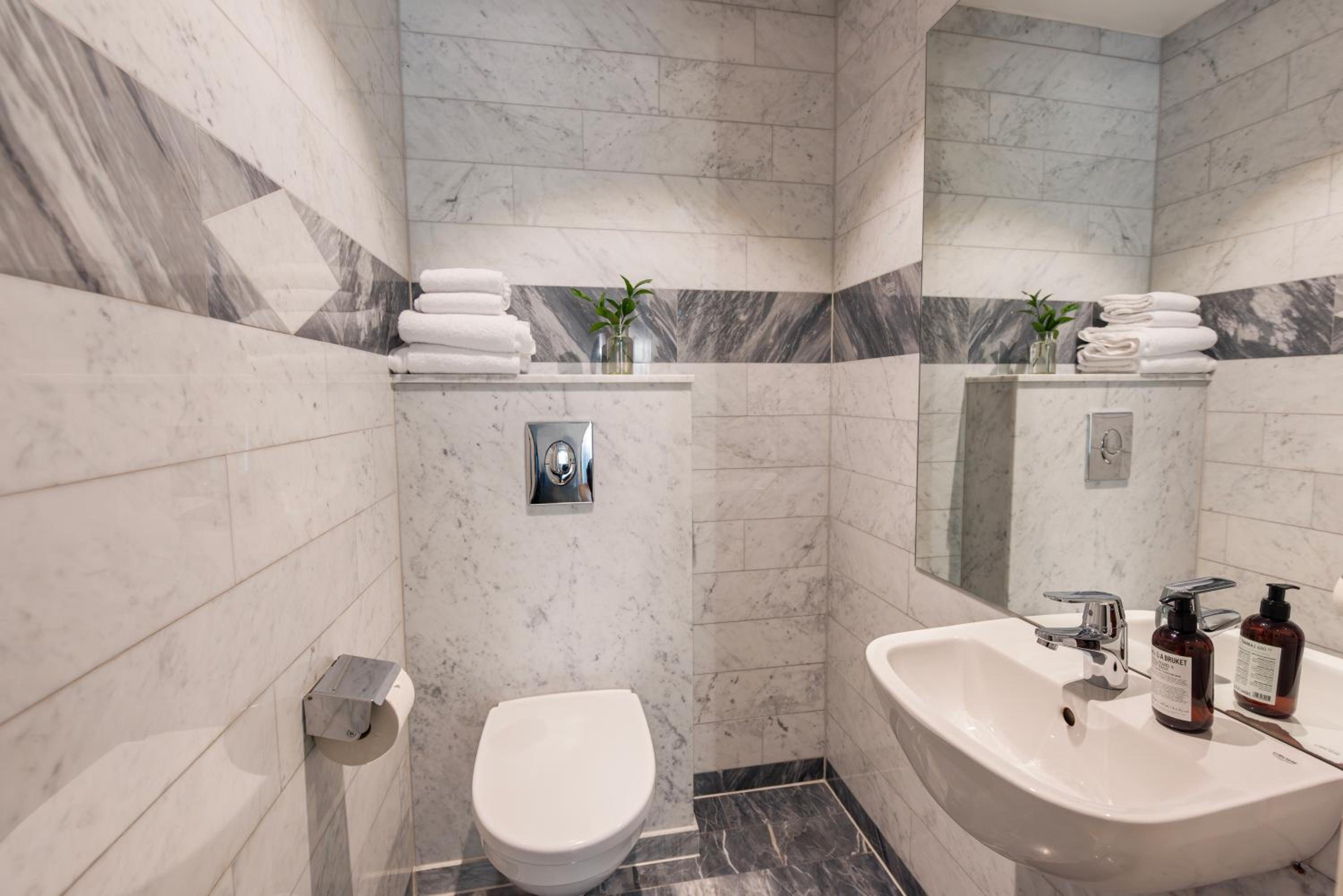 The Abom Suite - Photo 8