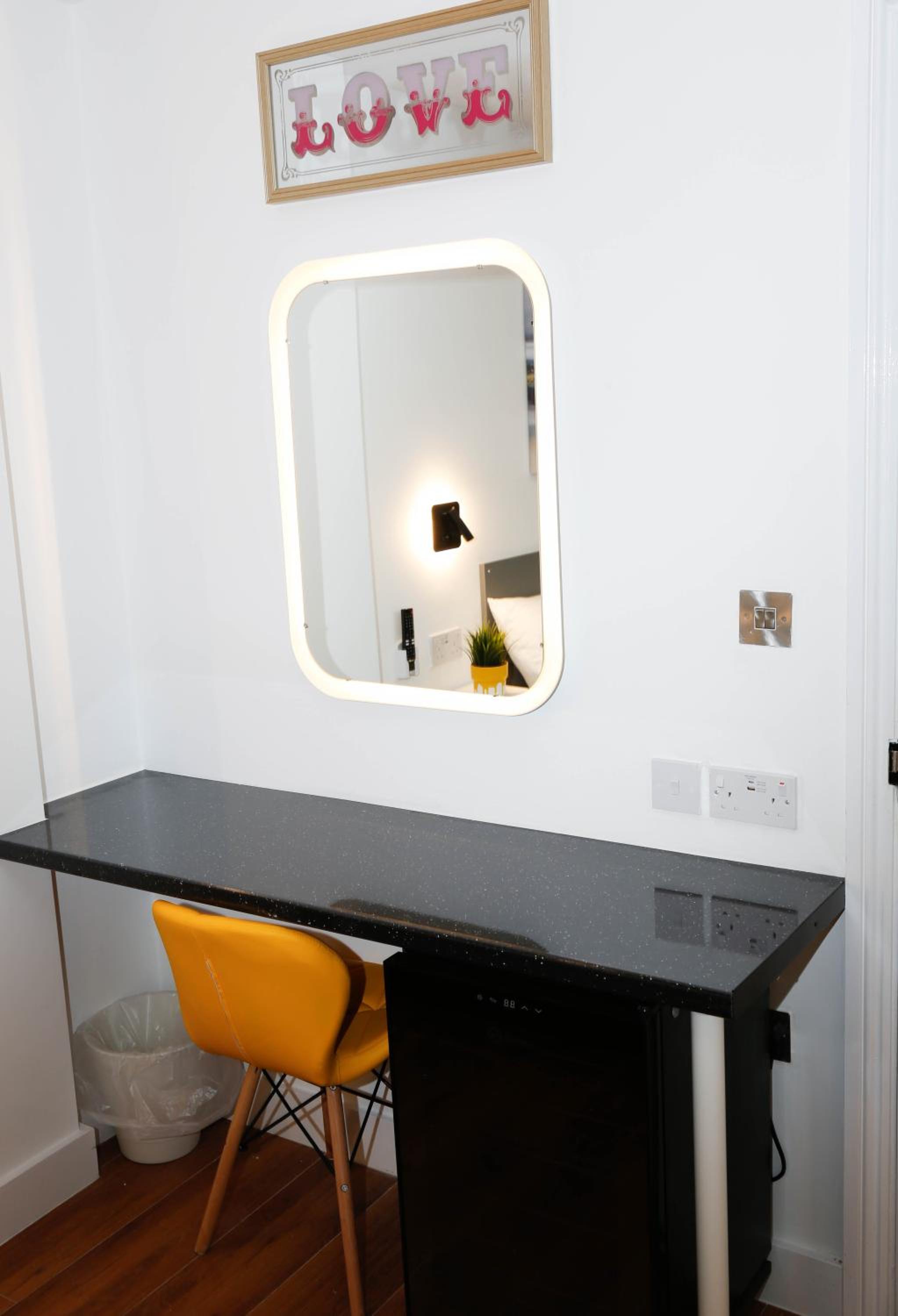 Deluxe Double Room with Balcony photo 3