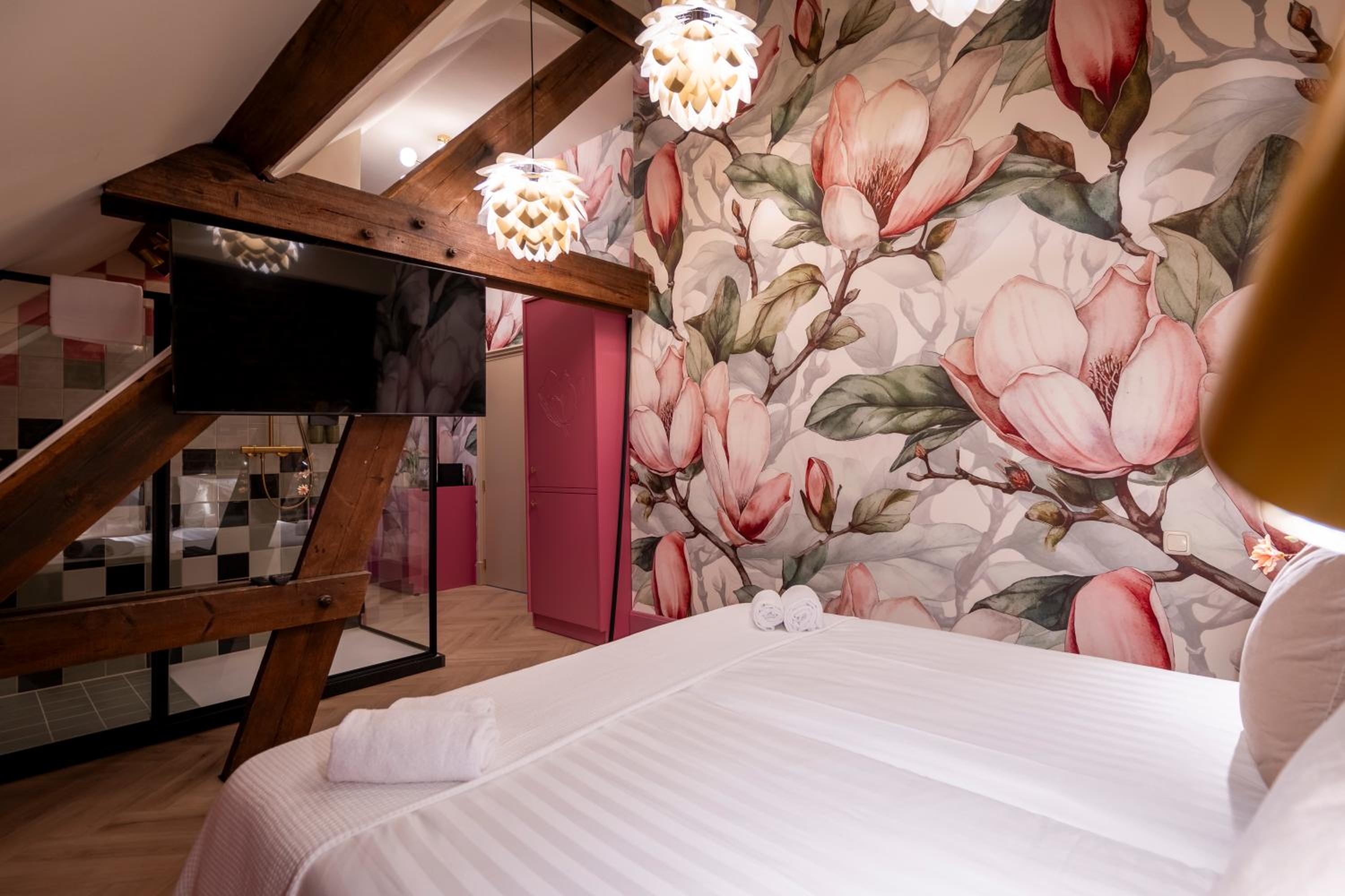 Deluxe Double or Twin Room - Photo 12