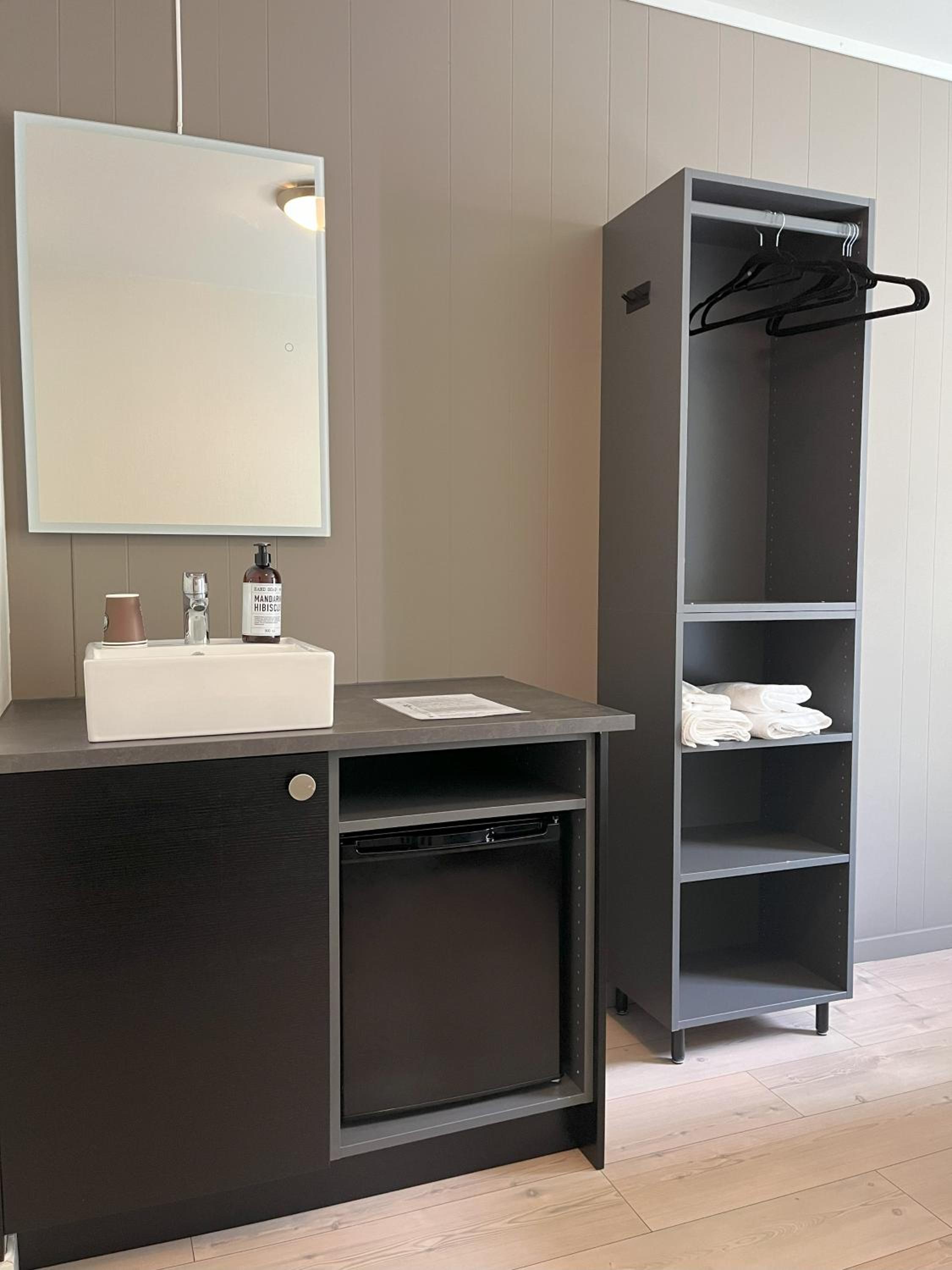 Twin Room with Shared Bathroom photo 3