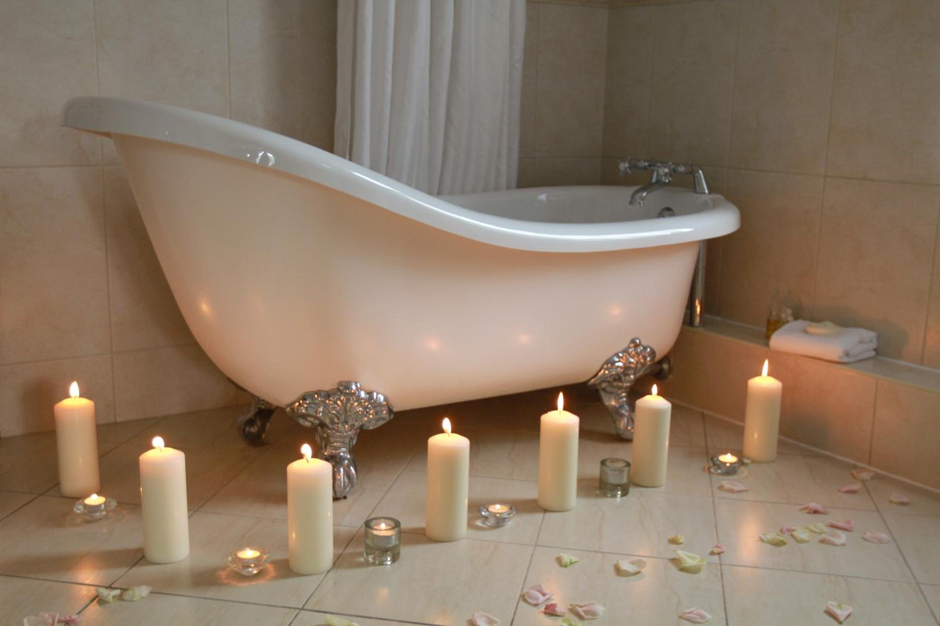 Deluxe King Suite - Photo 2