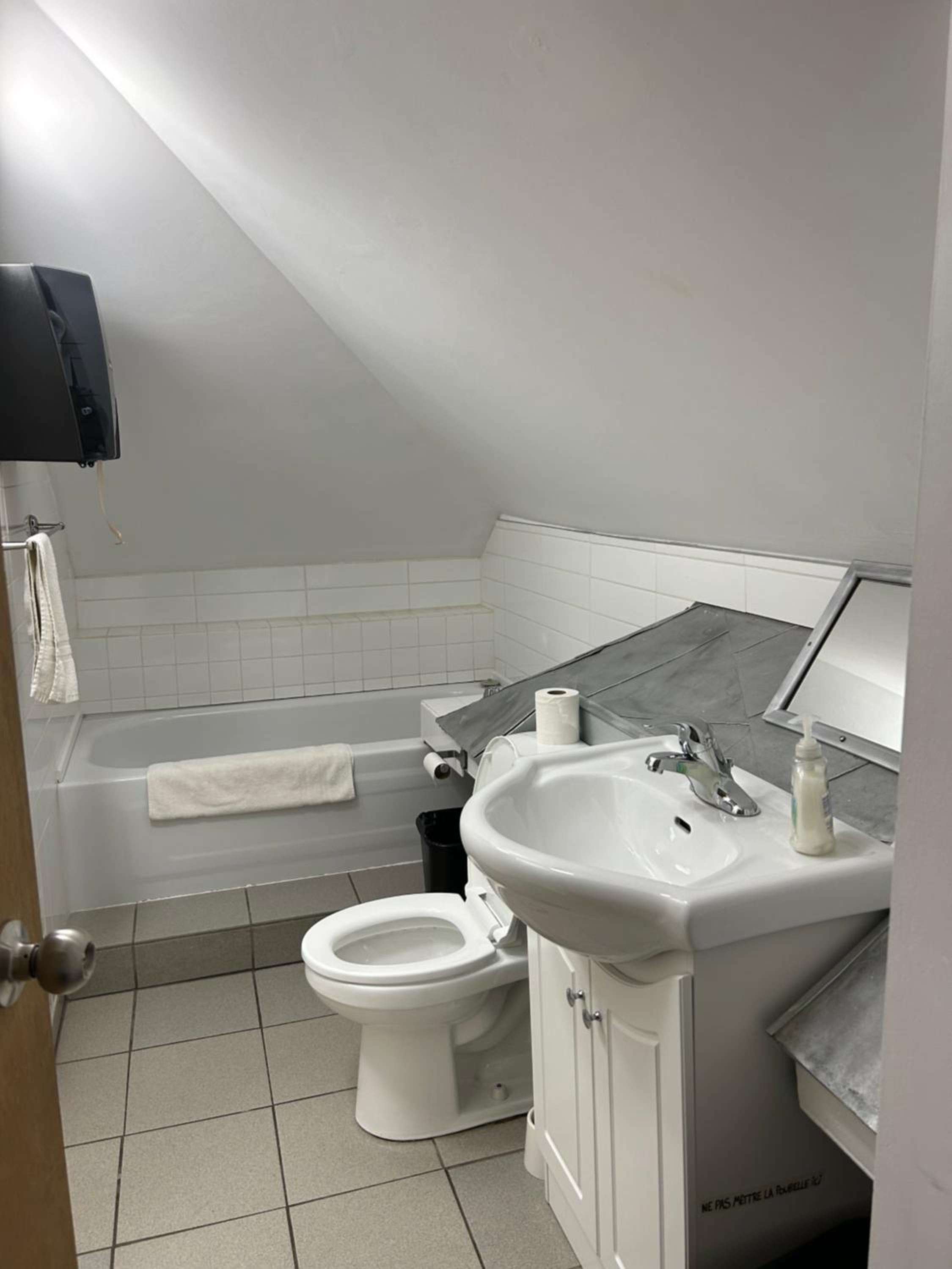 Standard Double Room with Shared Bathroom photo 2