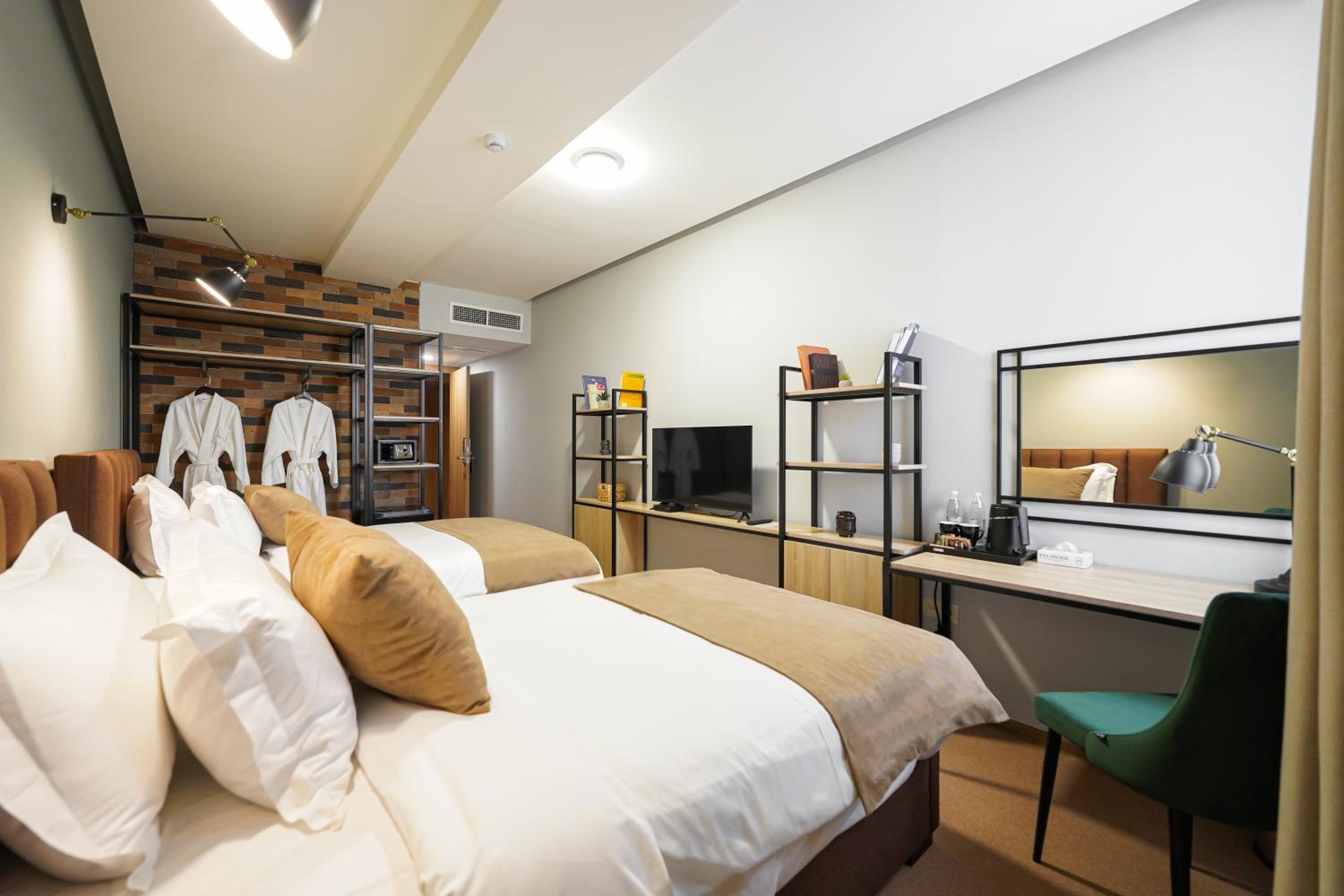 Twin Room with Balcony photo 2