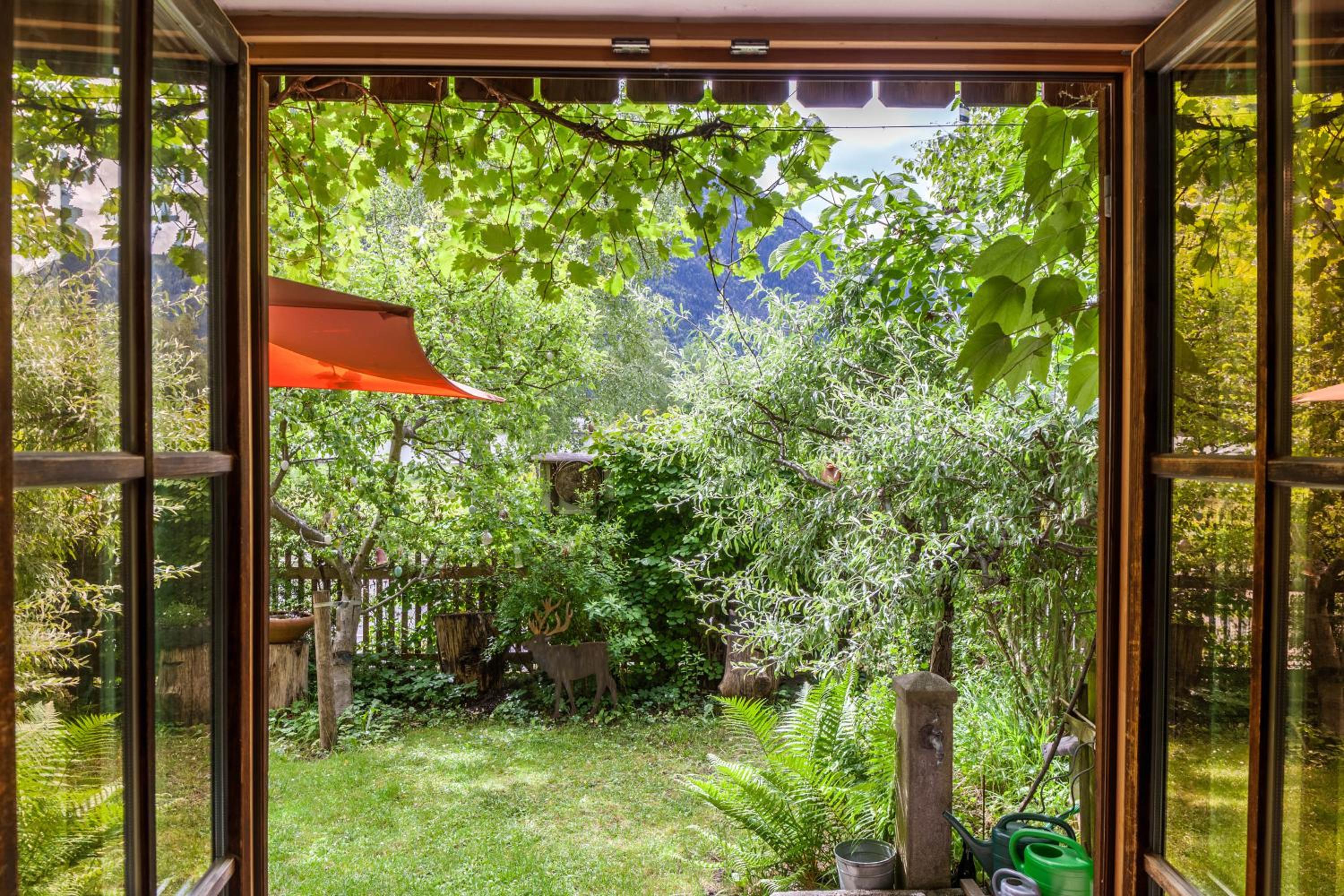 One-Bedroom Apartment with Garden View photo 2