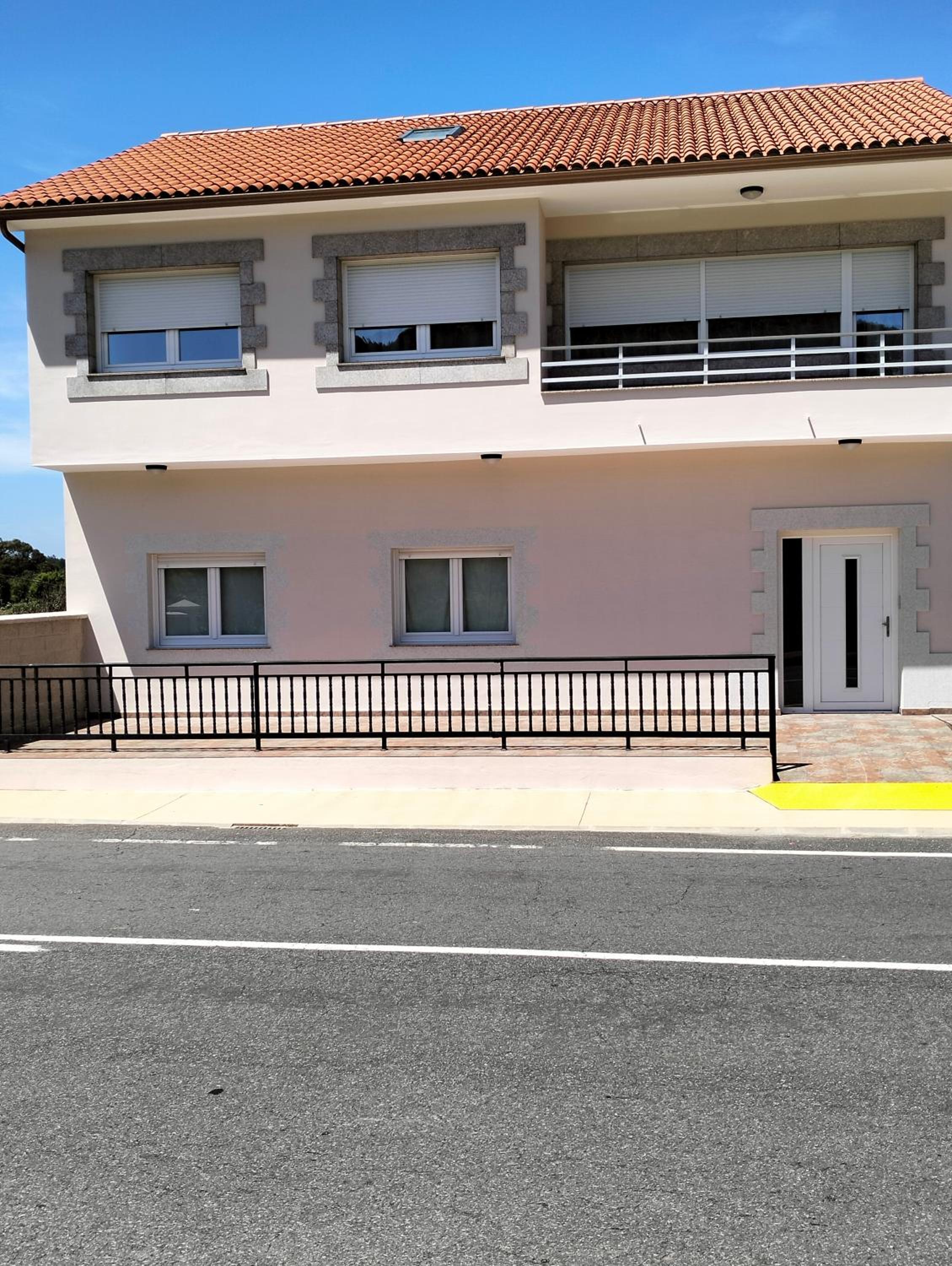 Three-Bedroom House photo 2