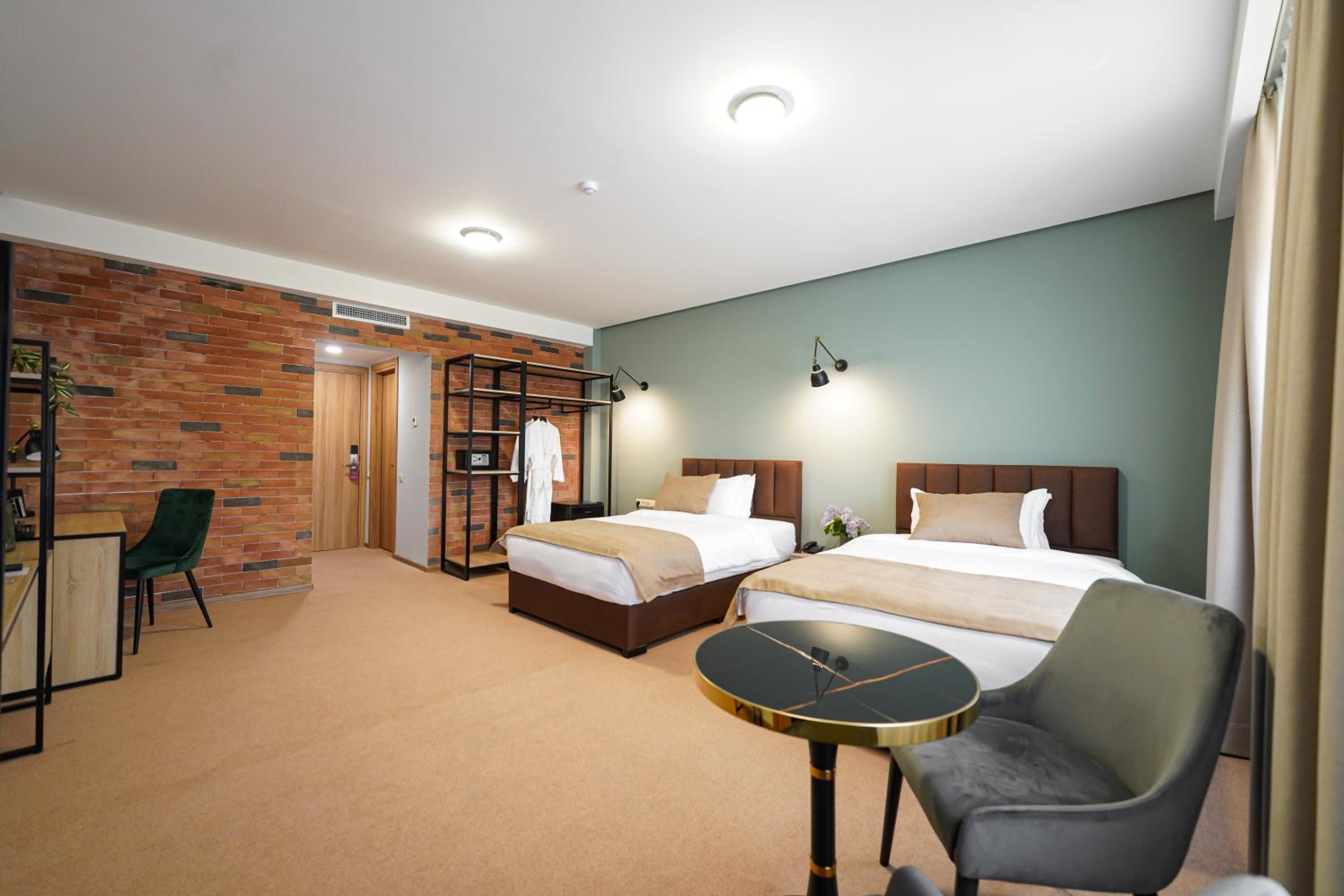 Large Twin Room photo 3
