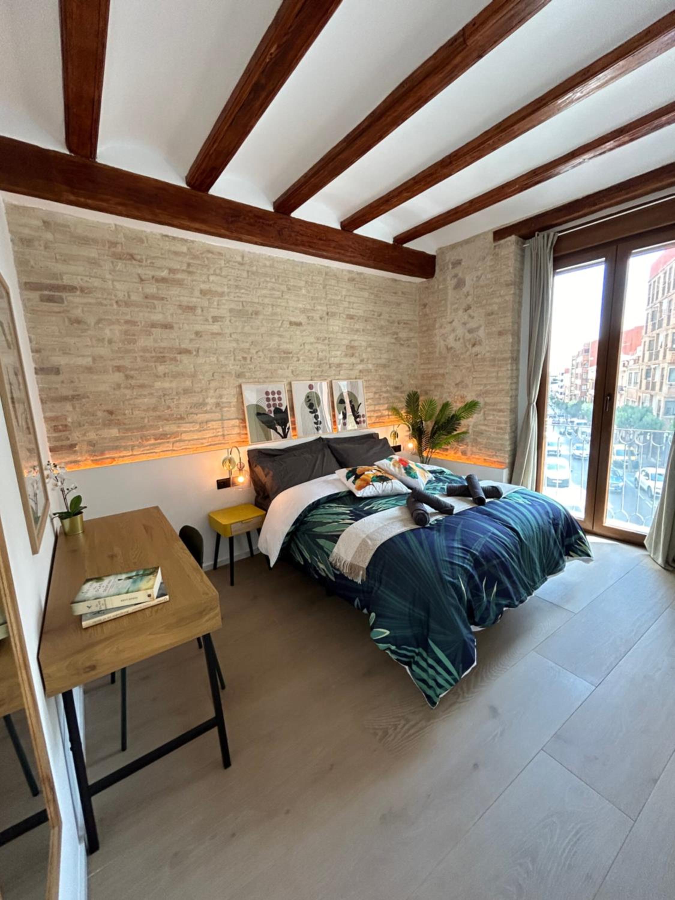 Apartamento de lujo de dos habitaciones con balcón