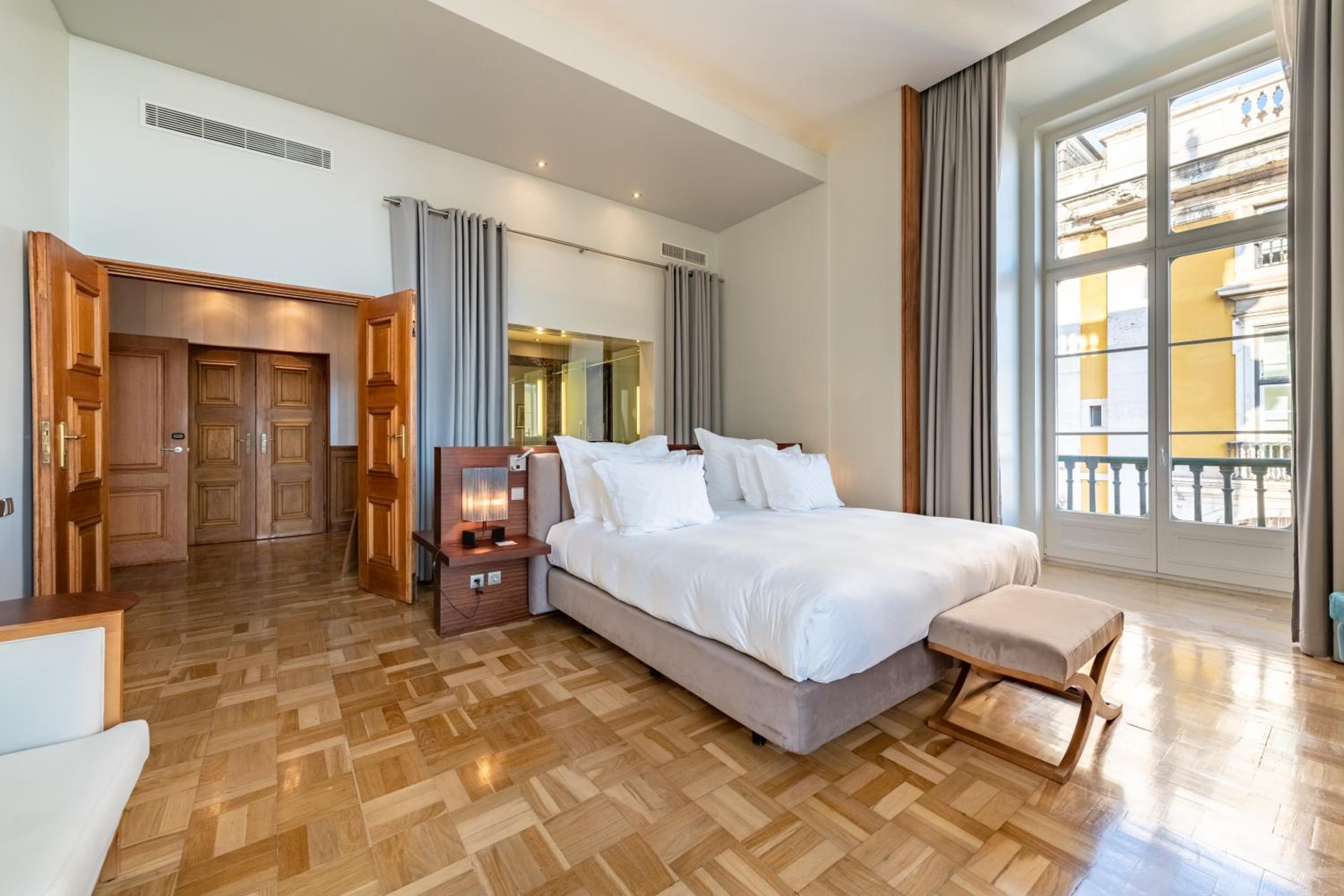 Suite Praça do Comércio with King Size Bed - Photo 1