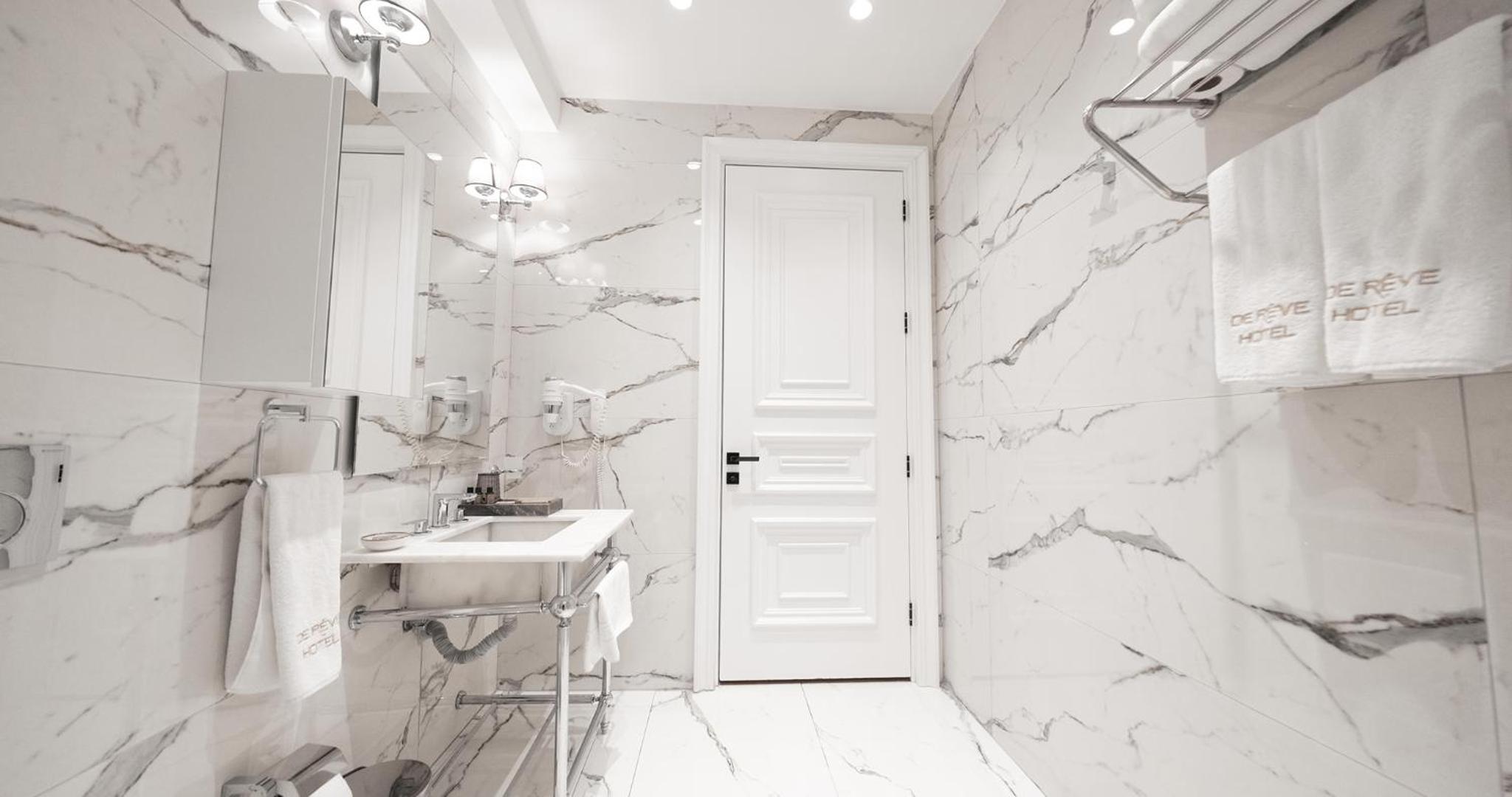 Deluxe Suite with Jacuzzi