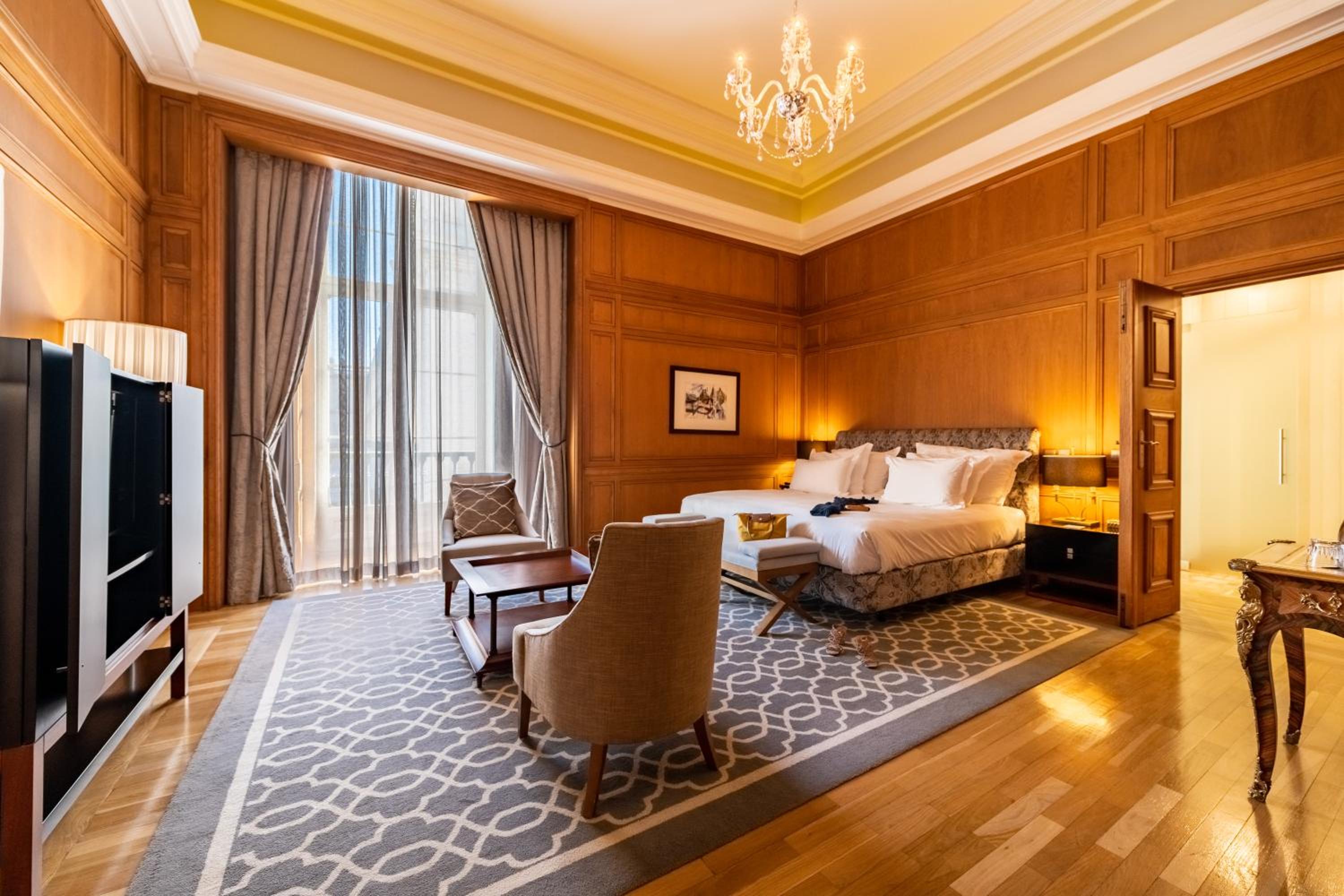 Presidential Suite with King Size Bed photo 3