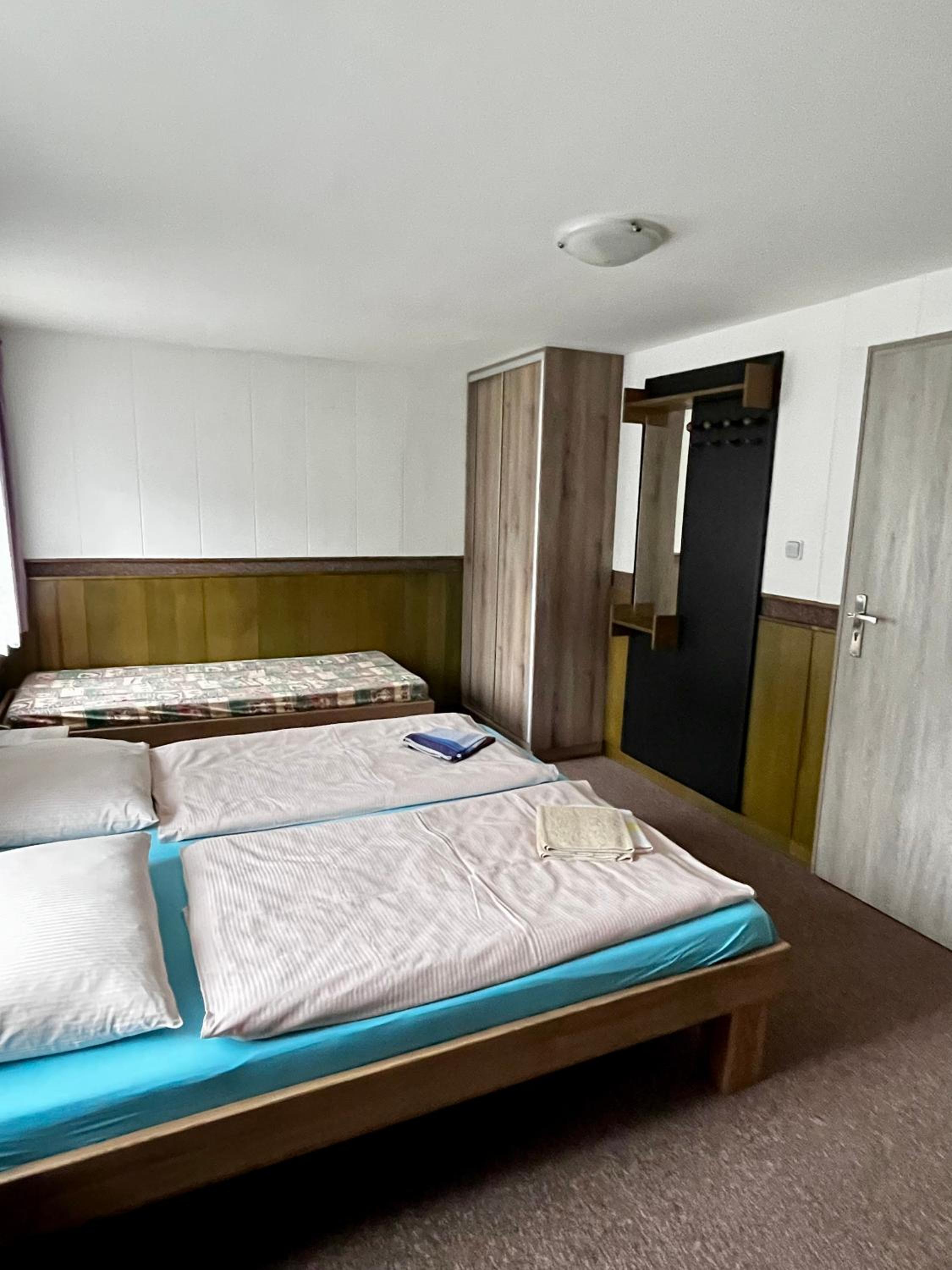 Quadruple Room with Private Bathroom photo 3