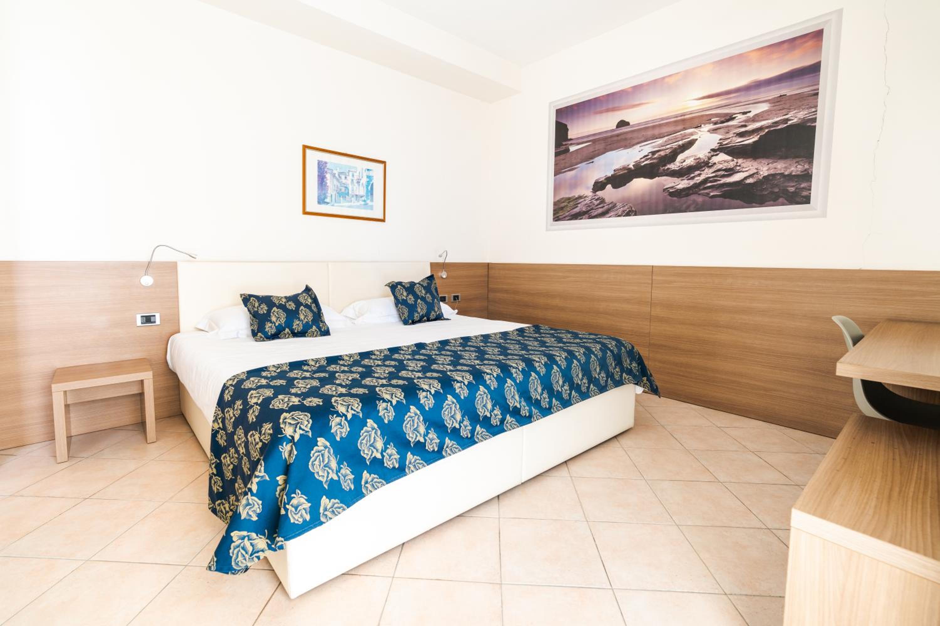 Double Room - Photo 1