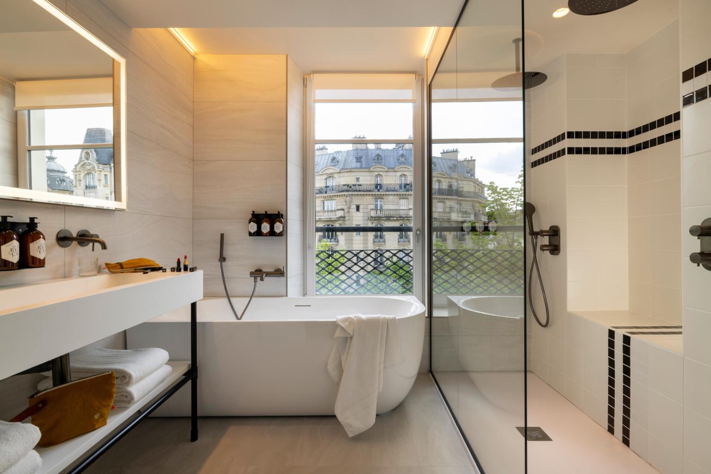 Junior Suite with Eiffel Tower View  photo 2