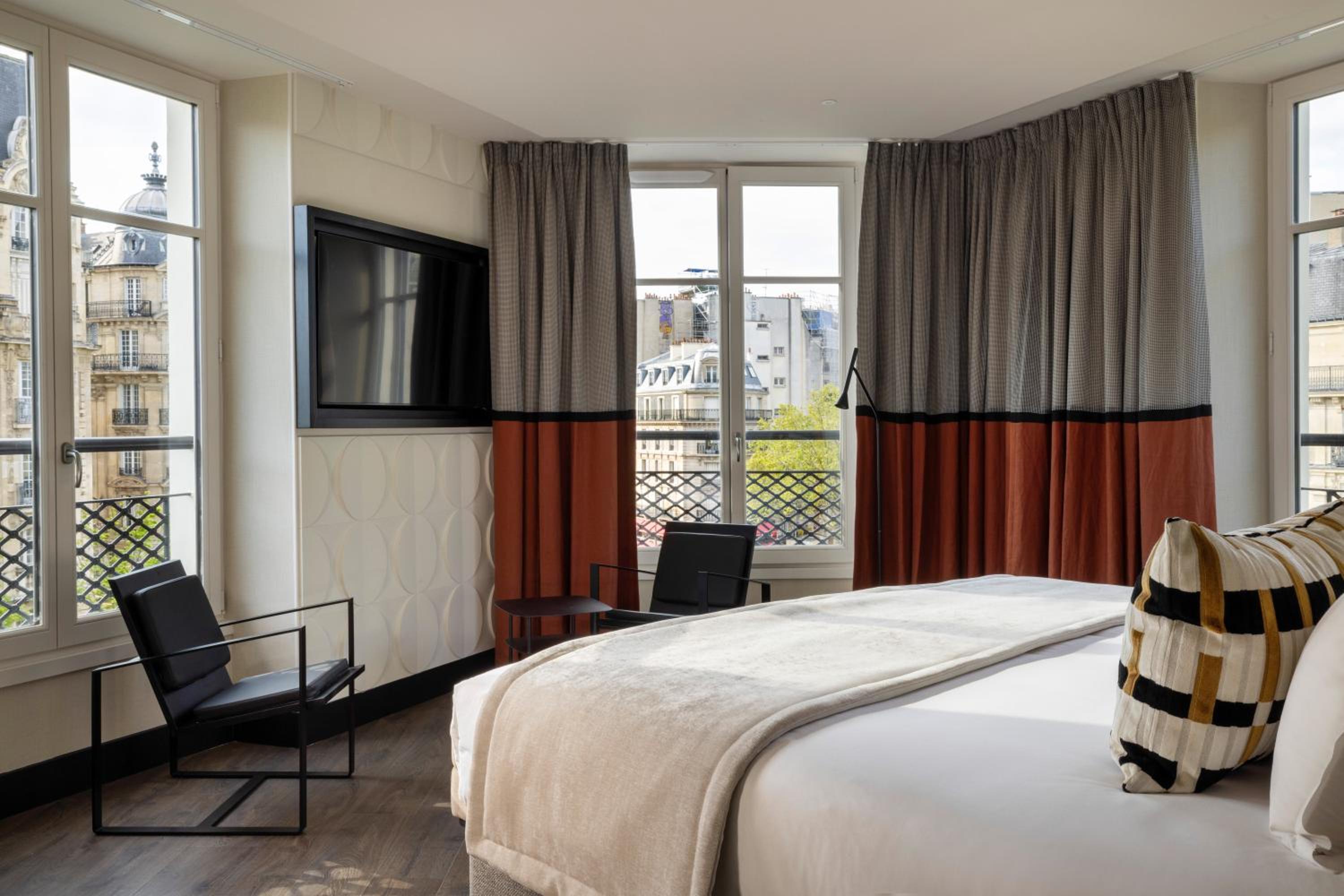Junior Suite with Eiffel Tower View  photo 1