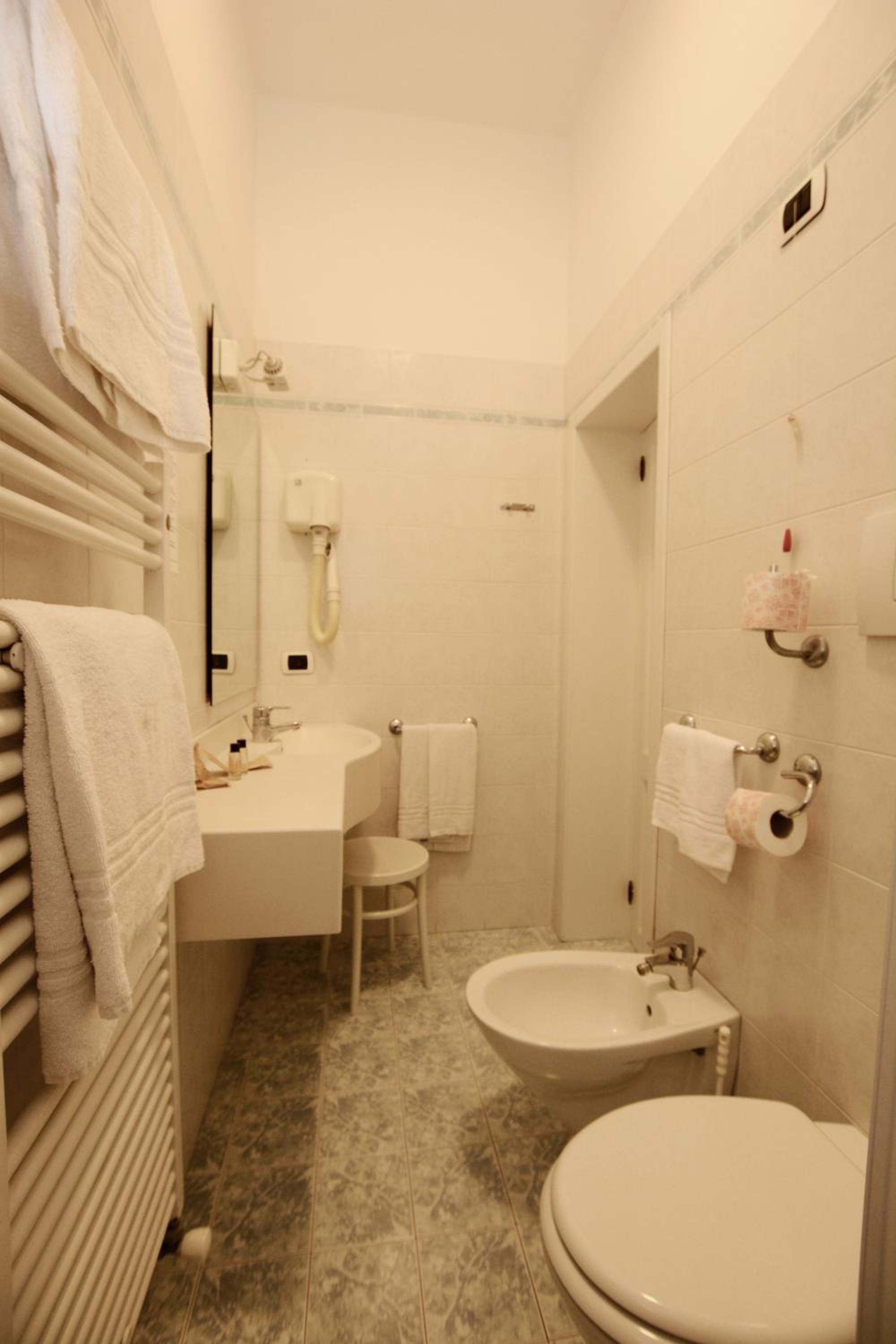 Double or Twin Room photo 3